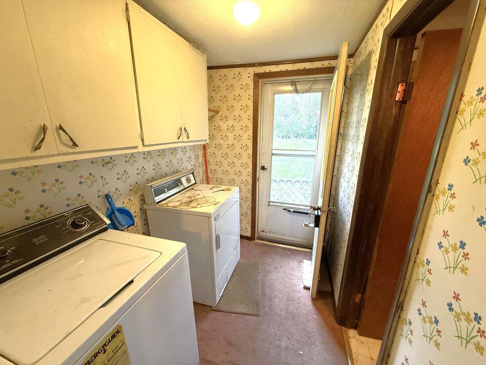 209 E Oak Avenue Property Photo 20
