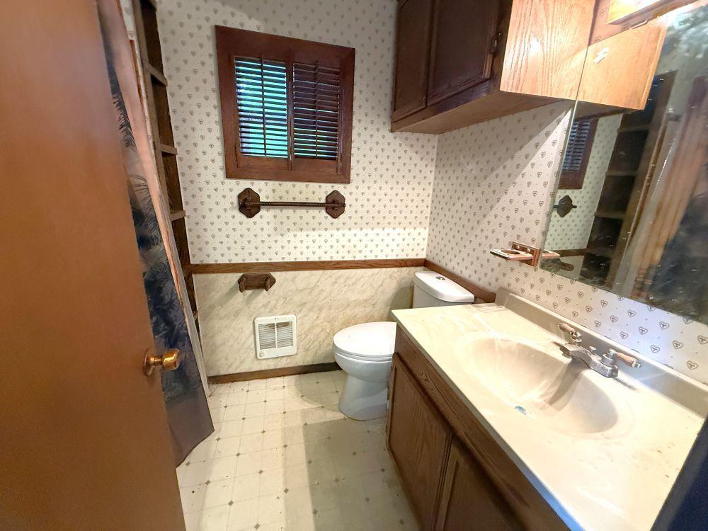 209 E Oak Avenue Property Photo 21