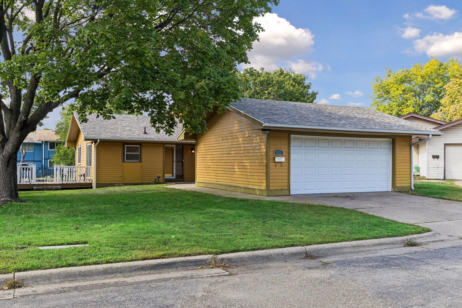 521 Central Avenue W Property Photo