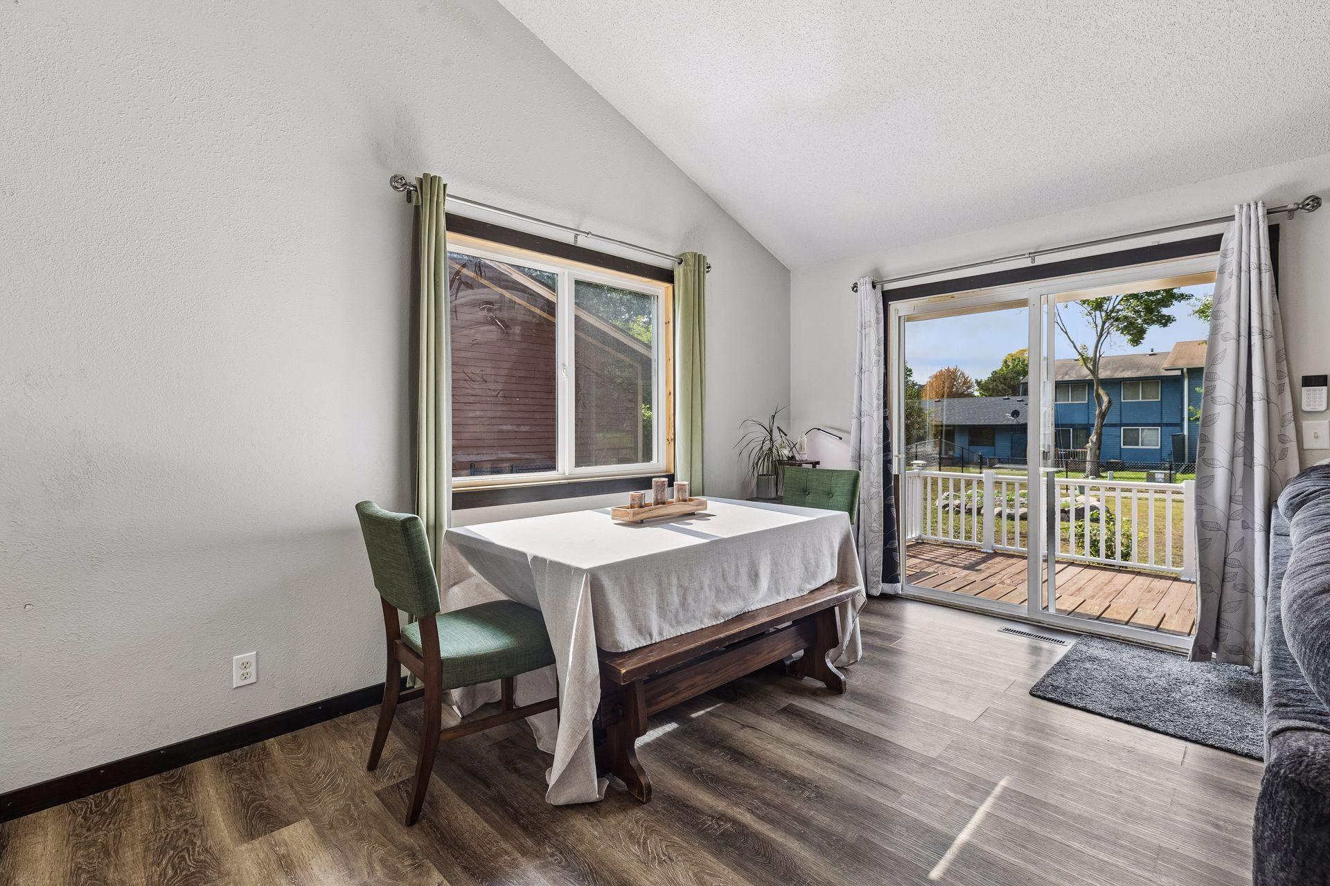 521 Central Avenue W Property Photo 6