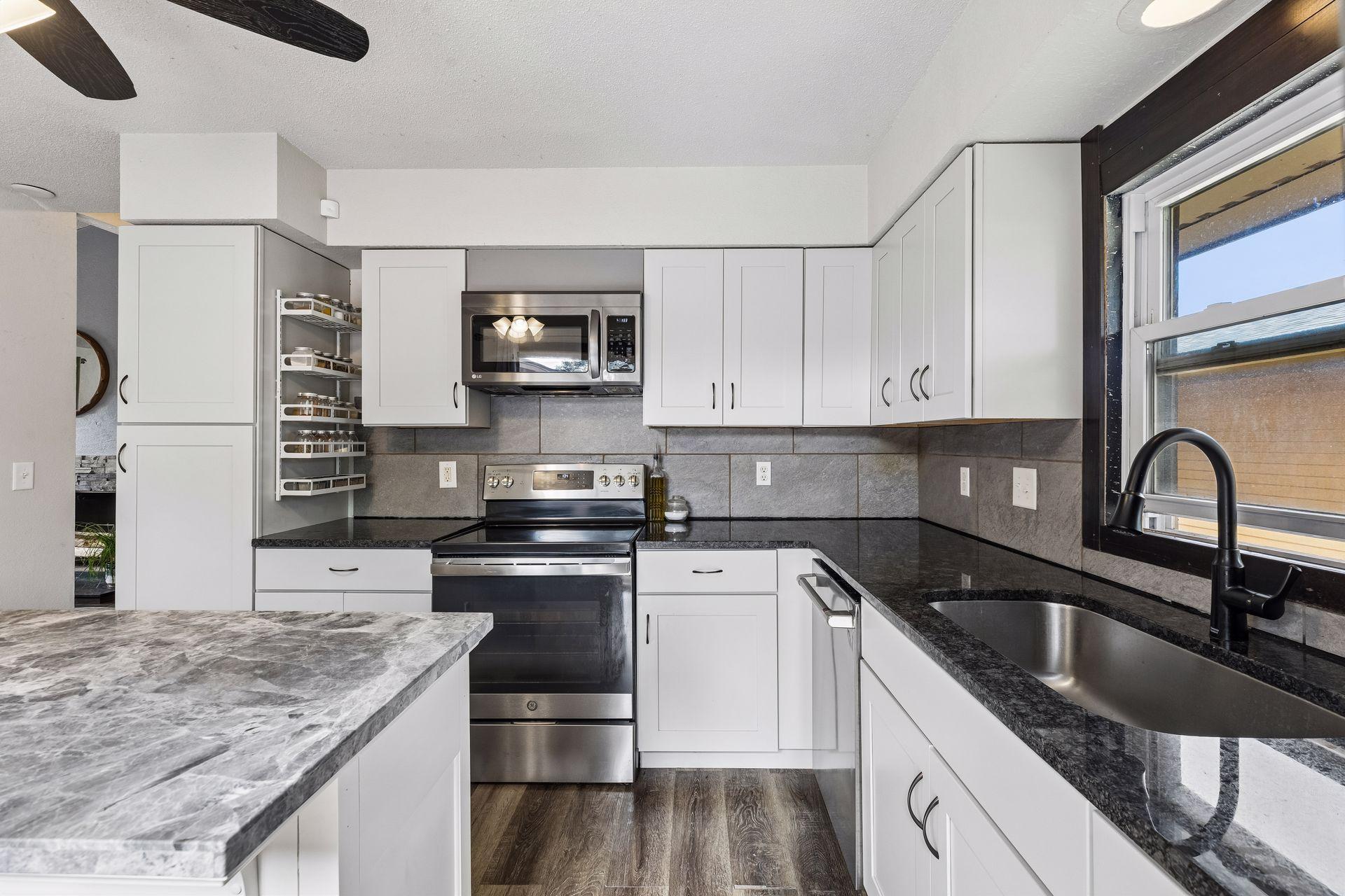 521 Central Avenue W Property Photo 12