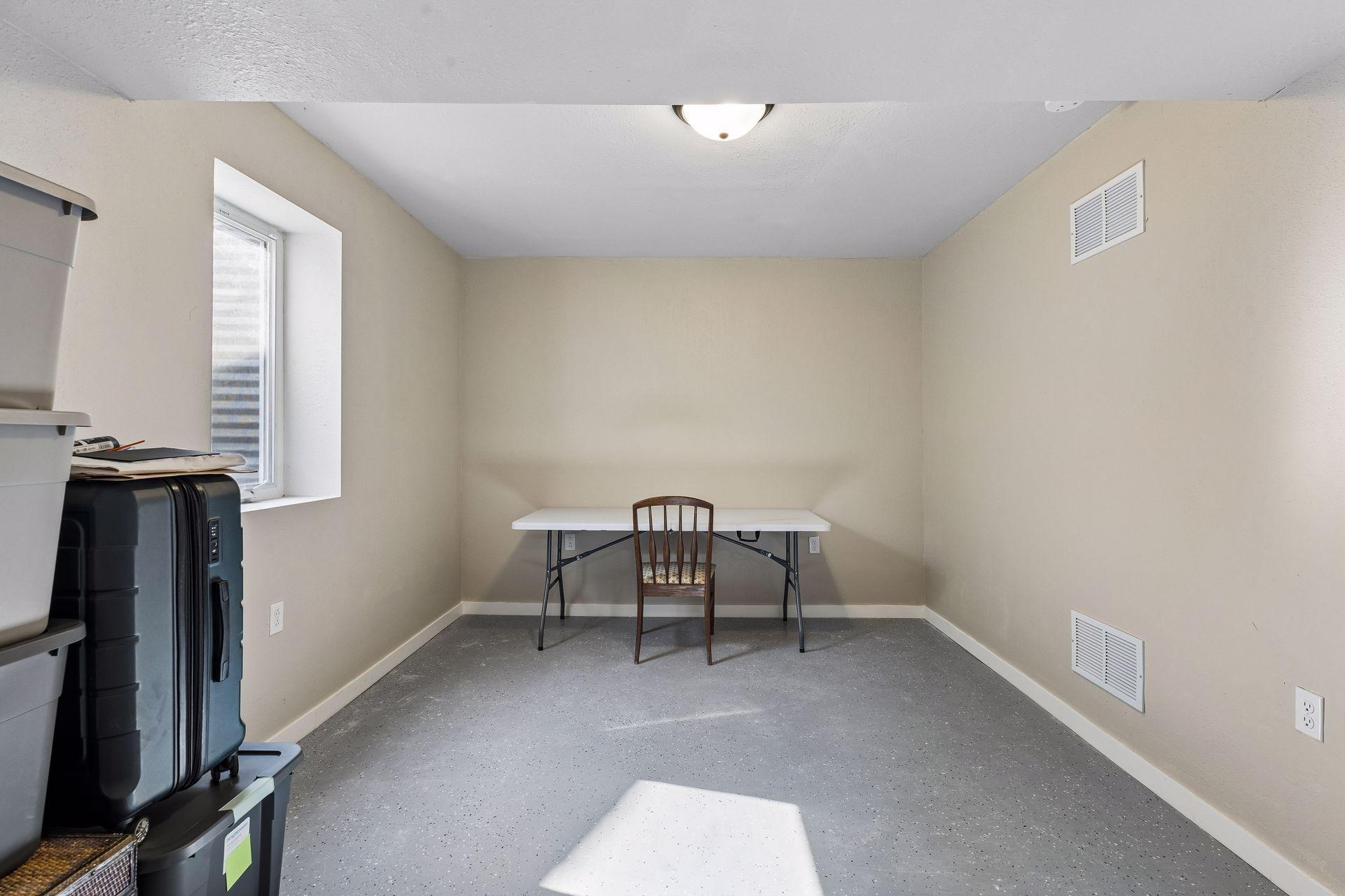 521 Central Avenue W Property Photo 20