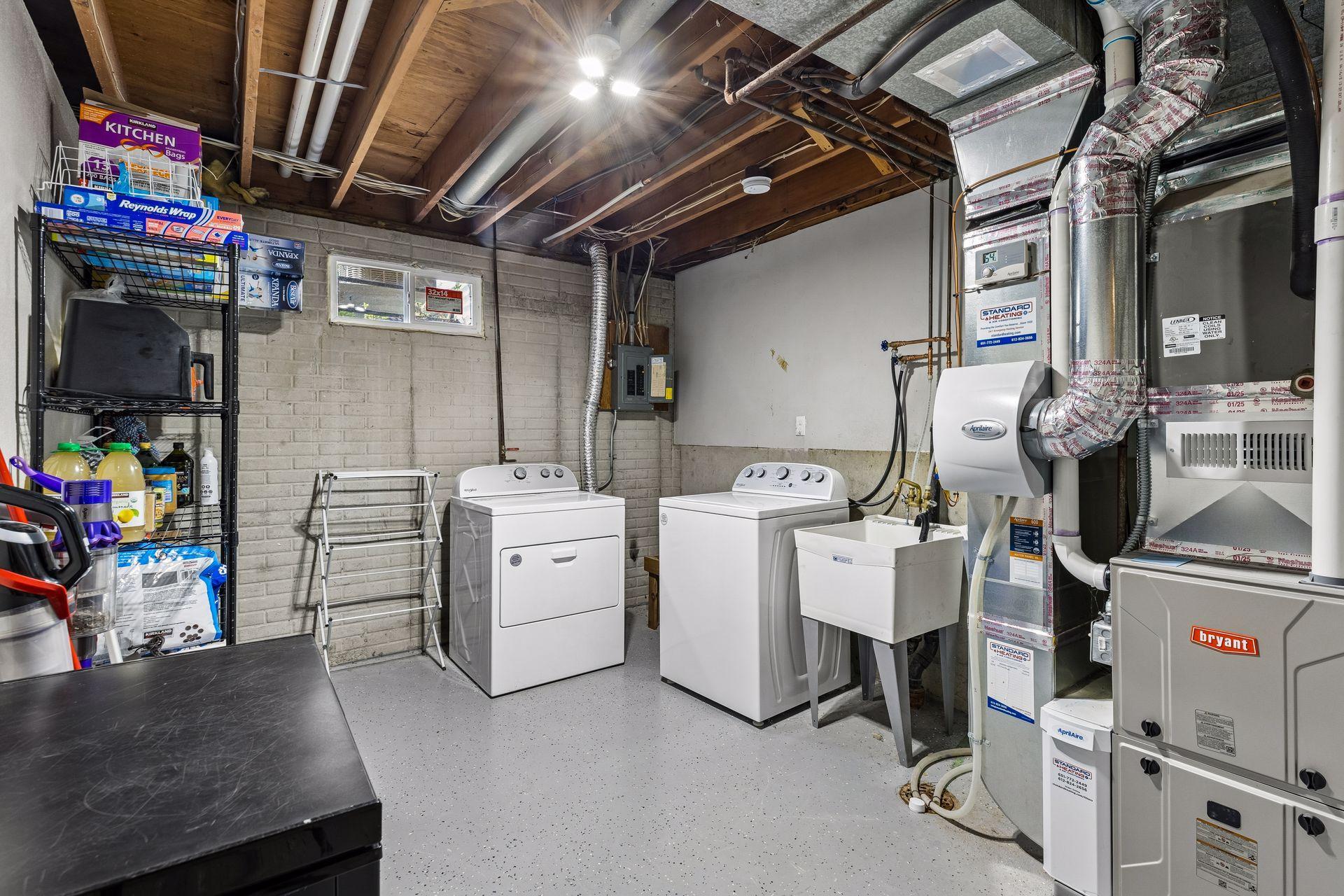 521 Central Avenue W Property Photo 23