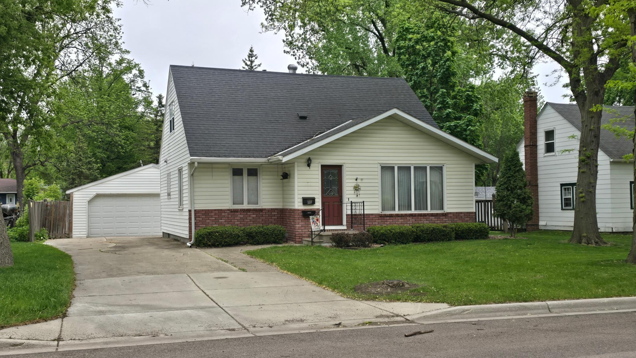 207 E Lyon Street Property Photo 43