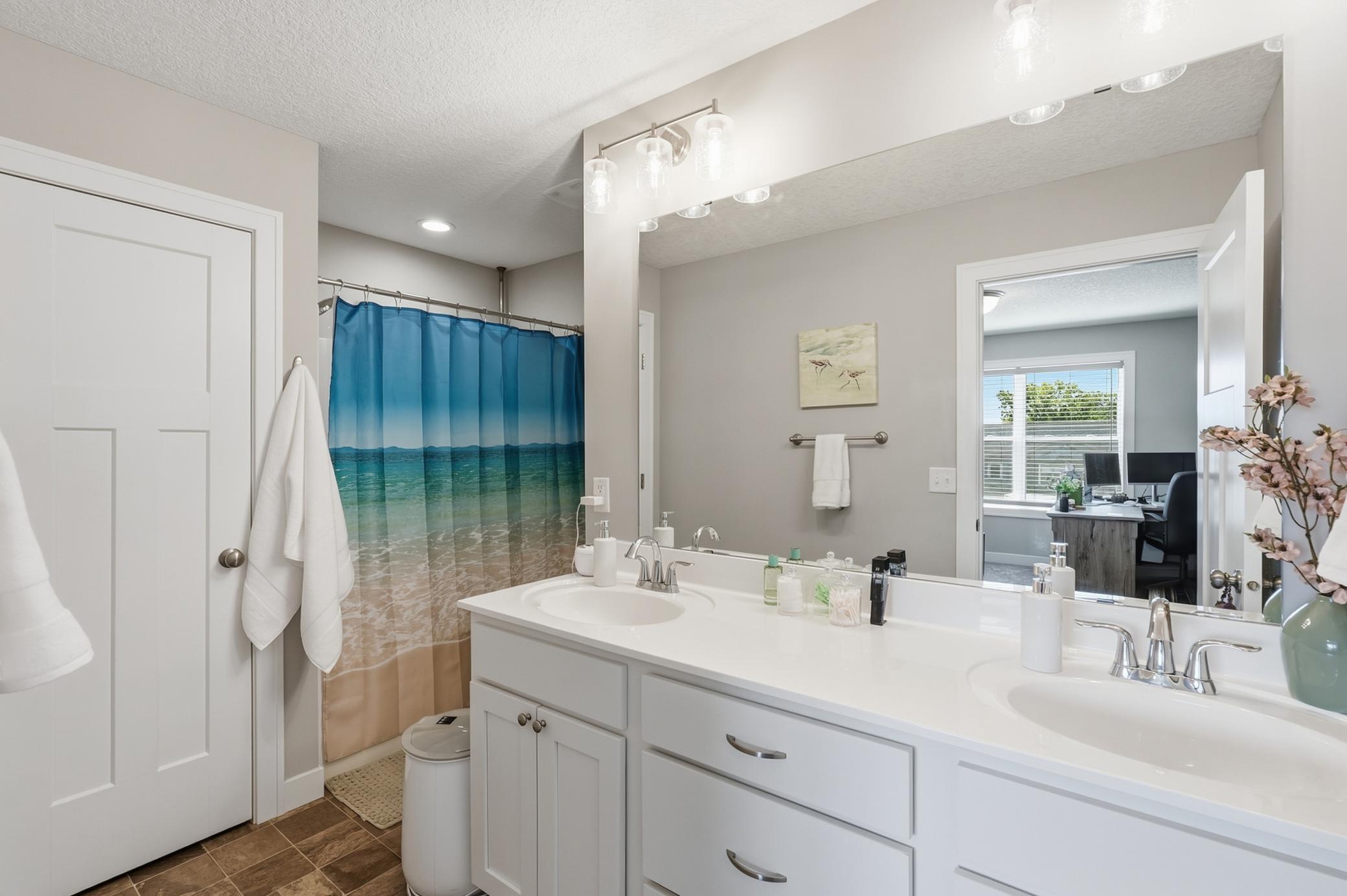 2060 Pleasant Drive Property Photo 10