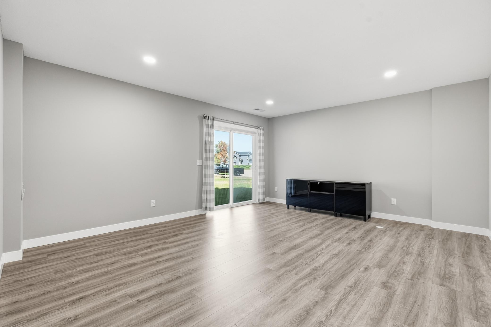 2060 Pleasant Drive Property Photo 17
