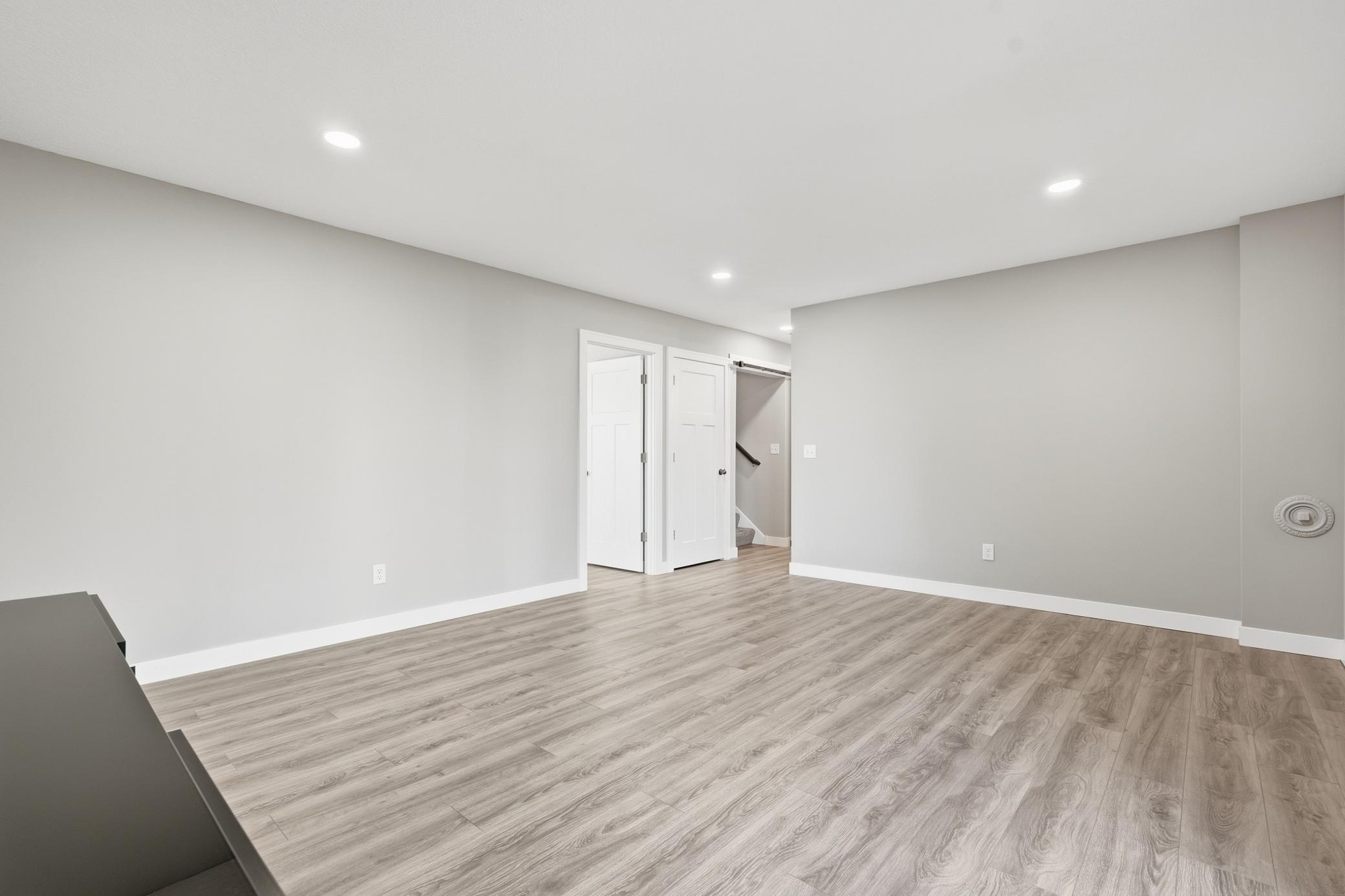2060 Pleasant Drive Property Photo 18