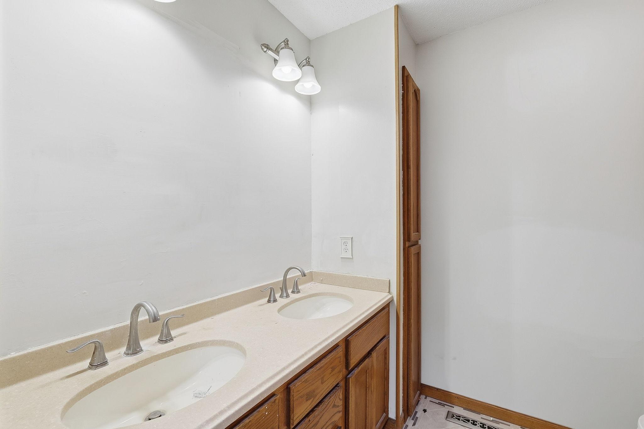 20077 Xeon Avenue Property Photo 21