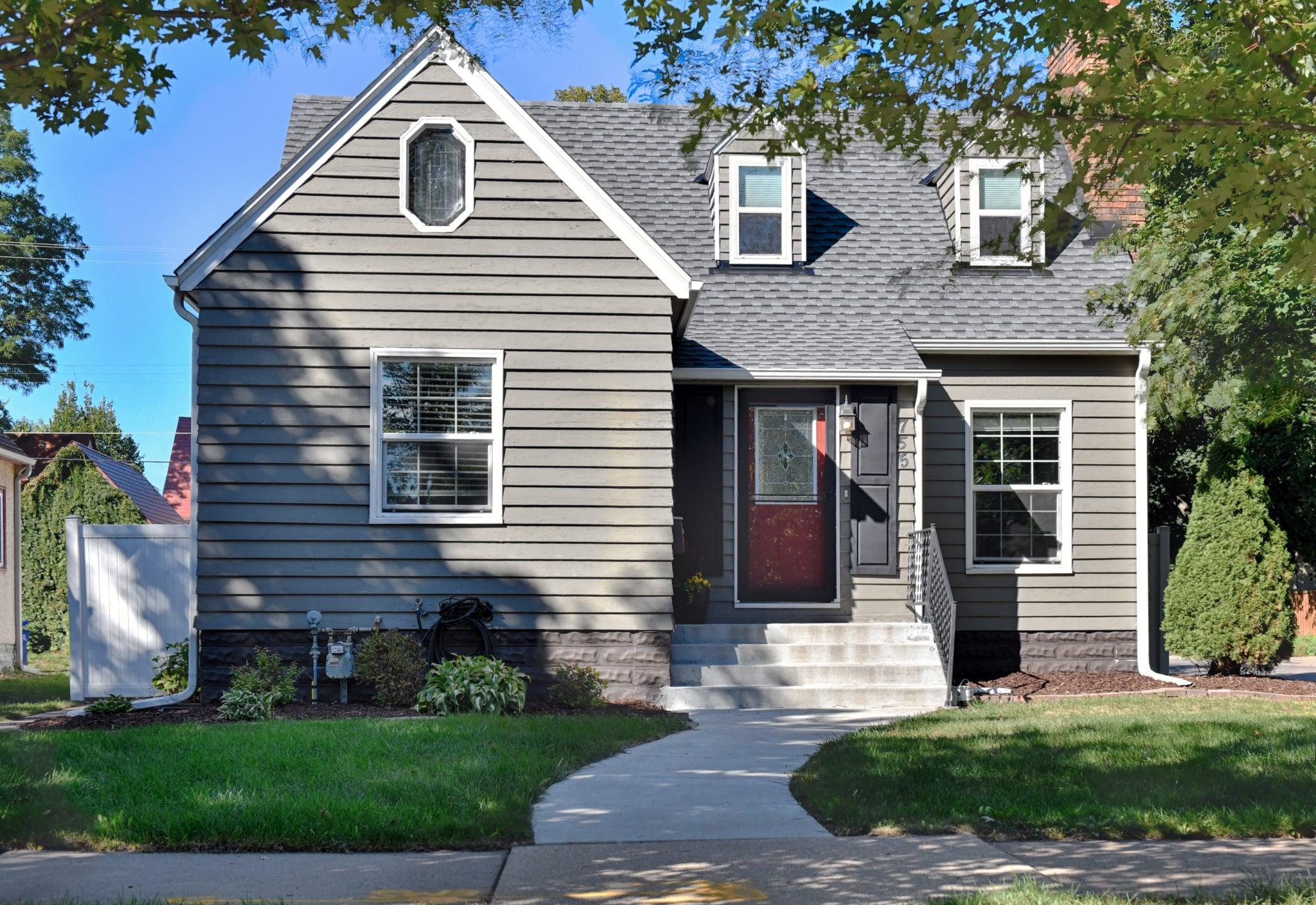755 Cottage Avenue E Property Photo 1