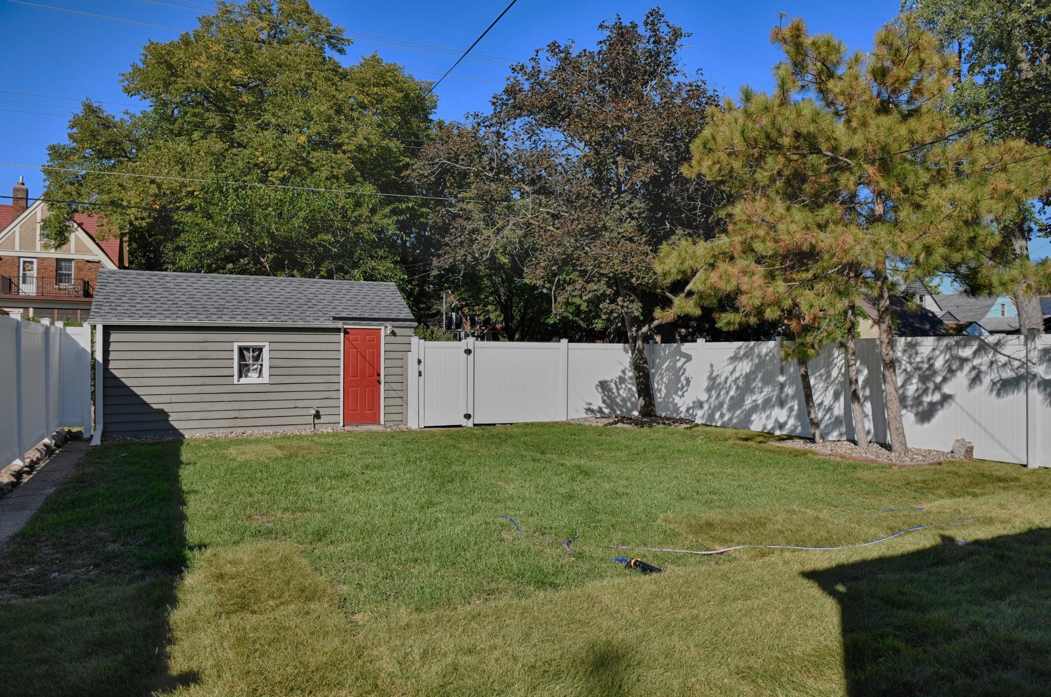 755 Cottage Avenue E Property Photo 2