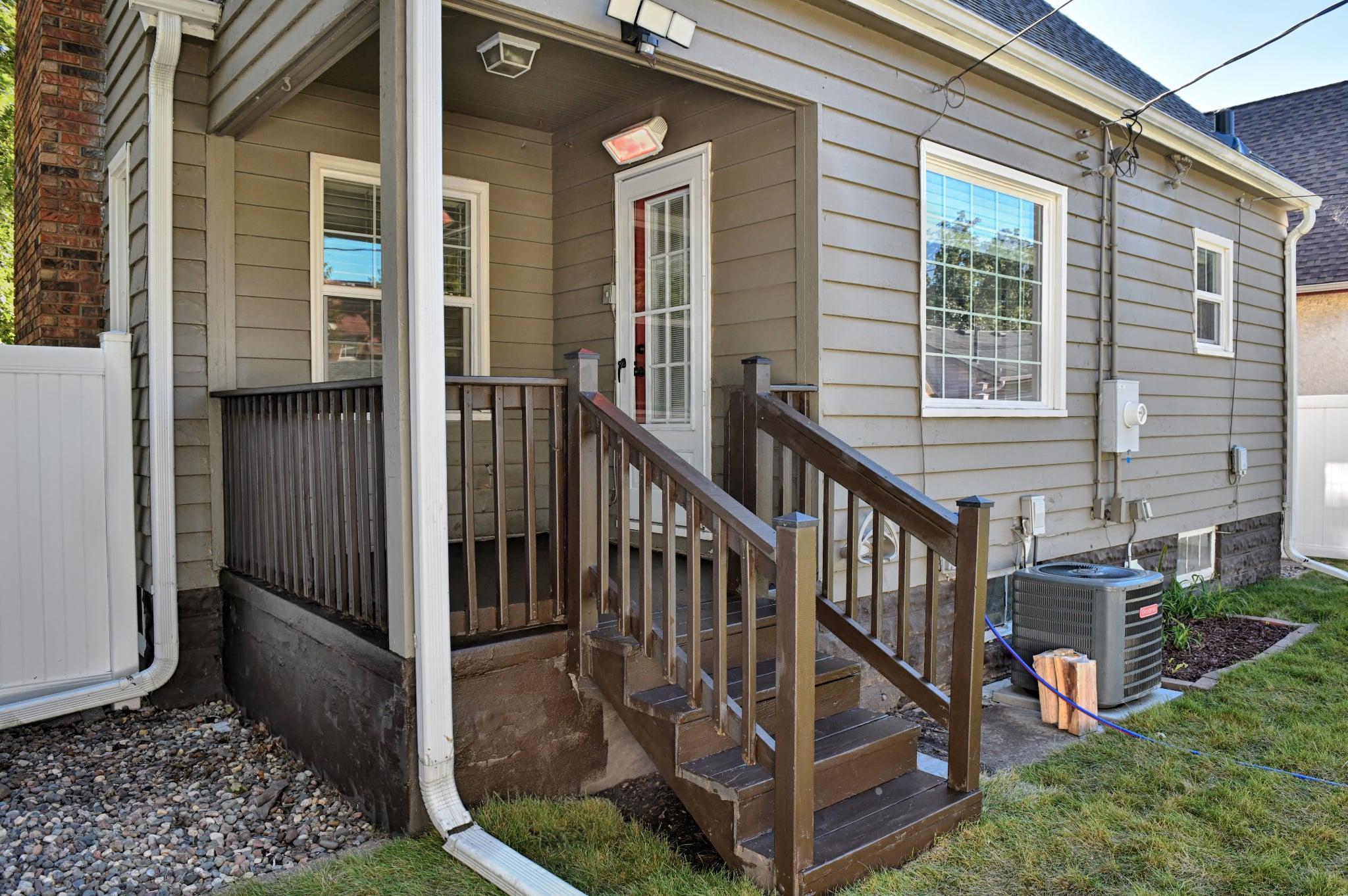 755 Cottage Avenue E Property Photo 4