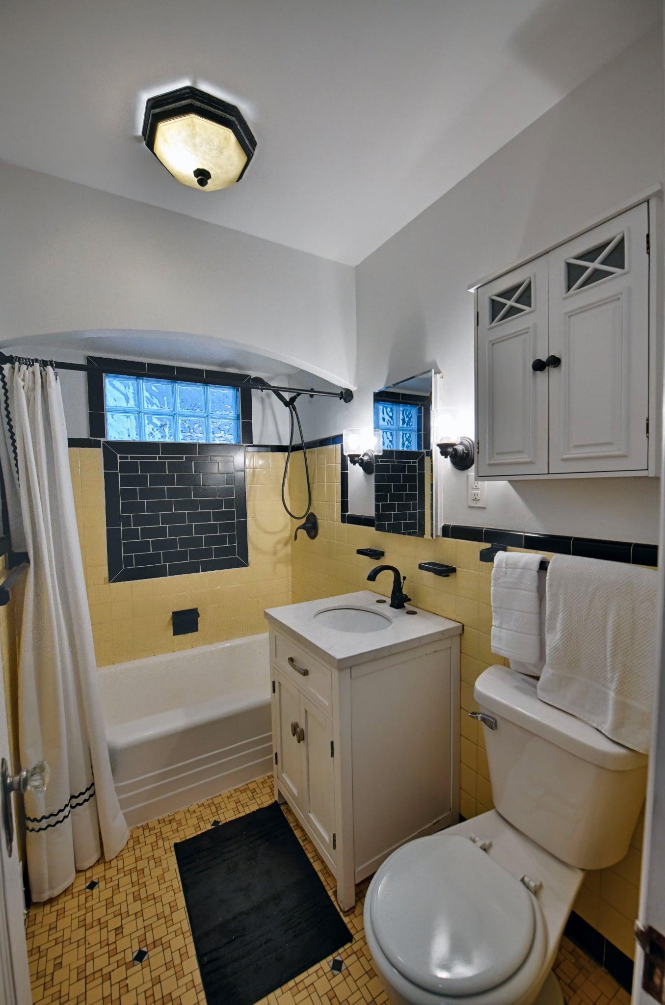 755 Cottage Avenue E Property Photo 9