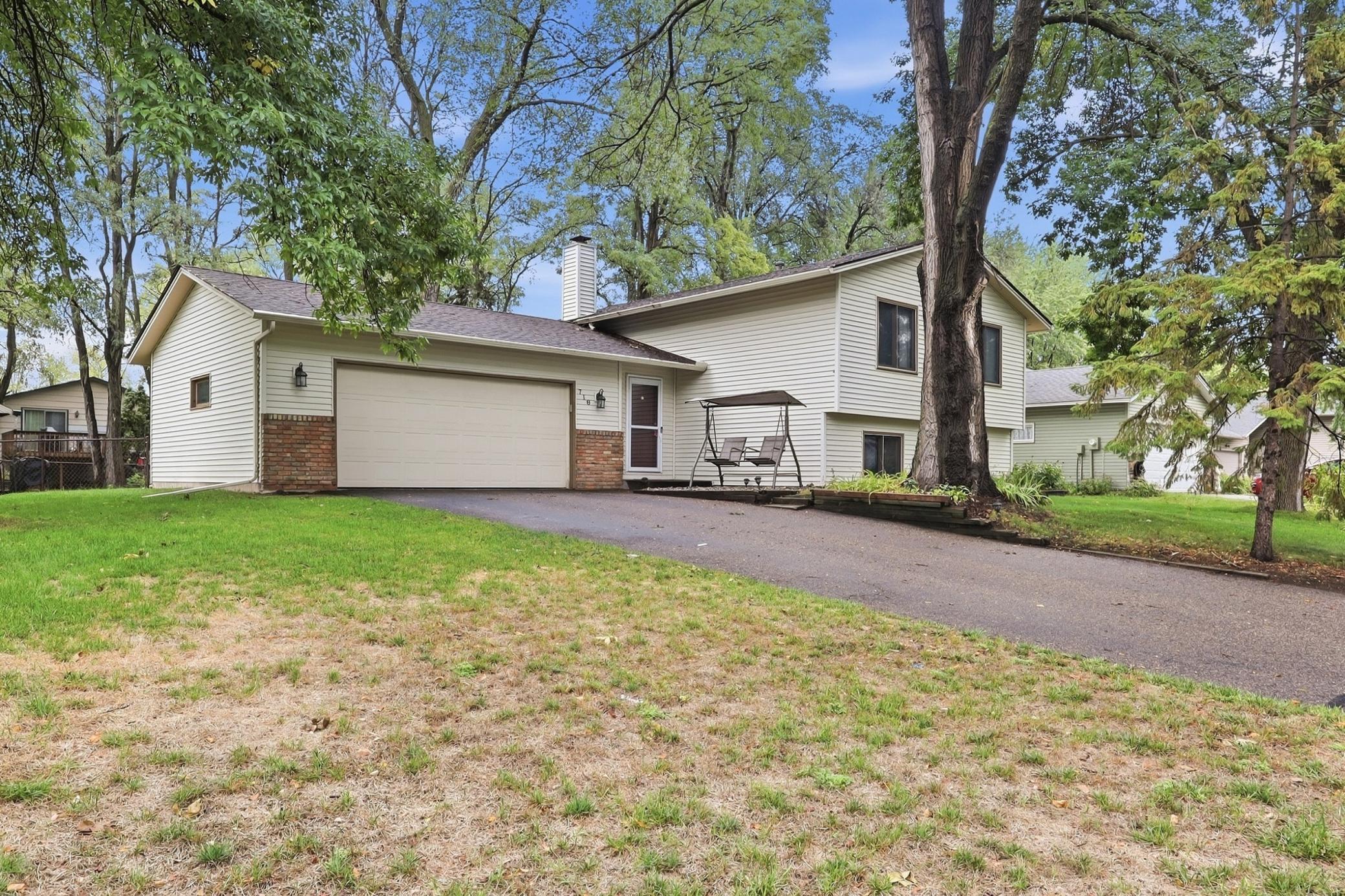 718 73rd Way N Property Photo 1