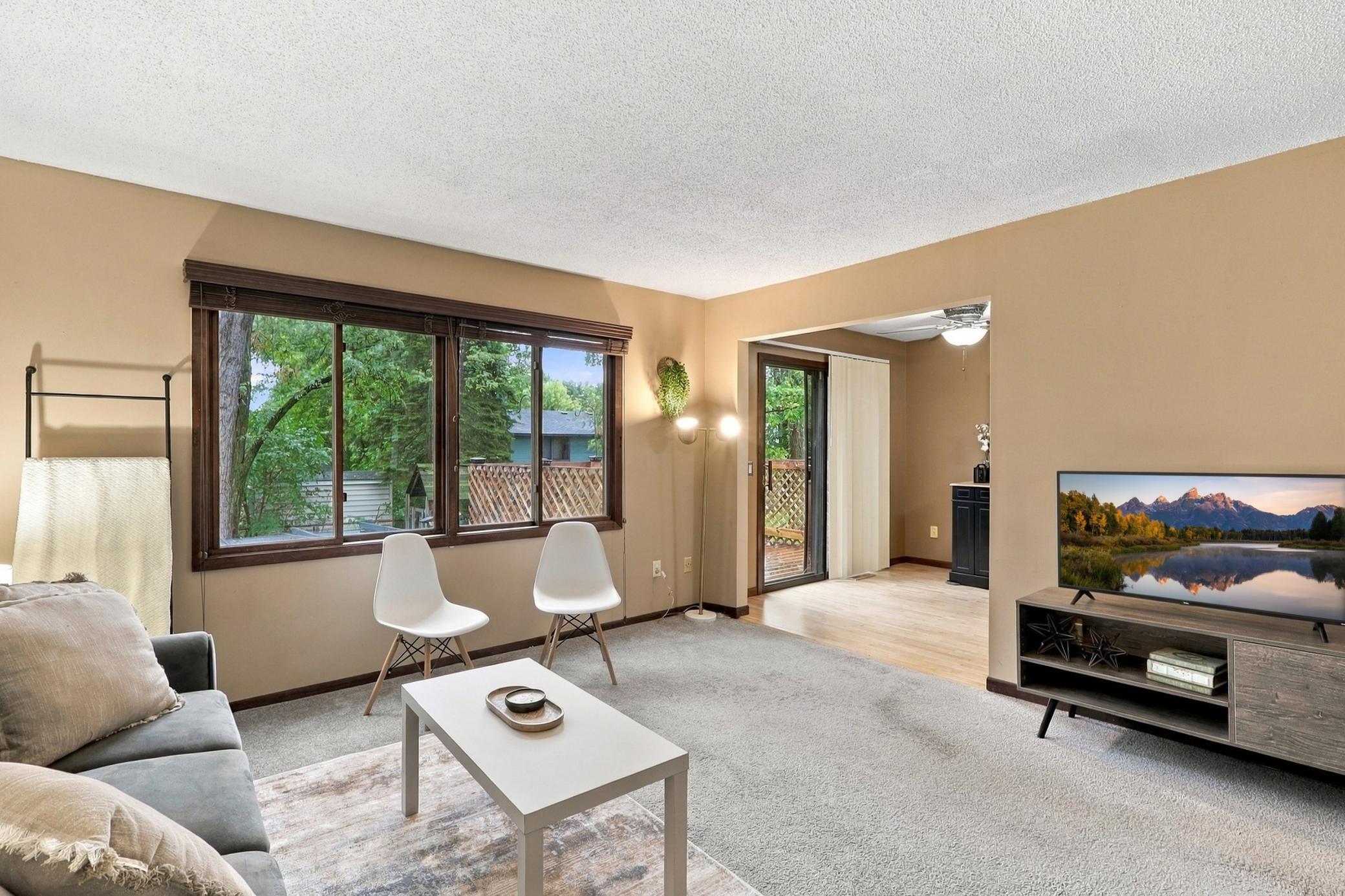 718 73rd Way N Property Photo 4