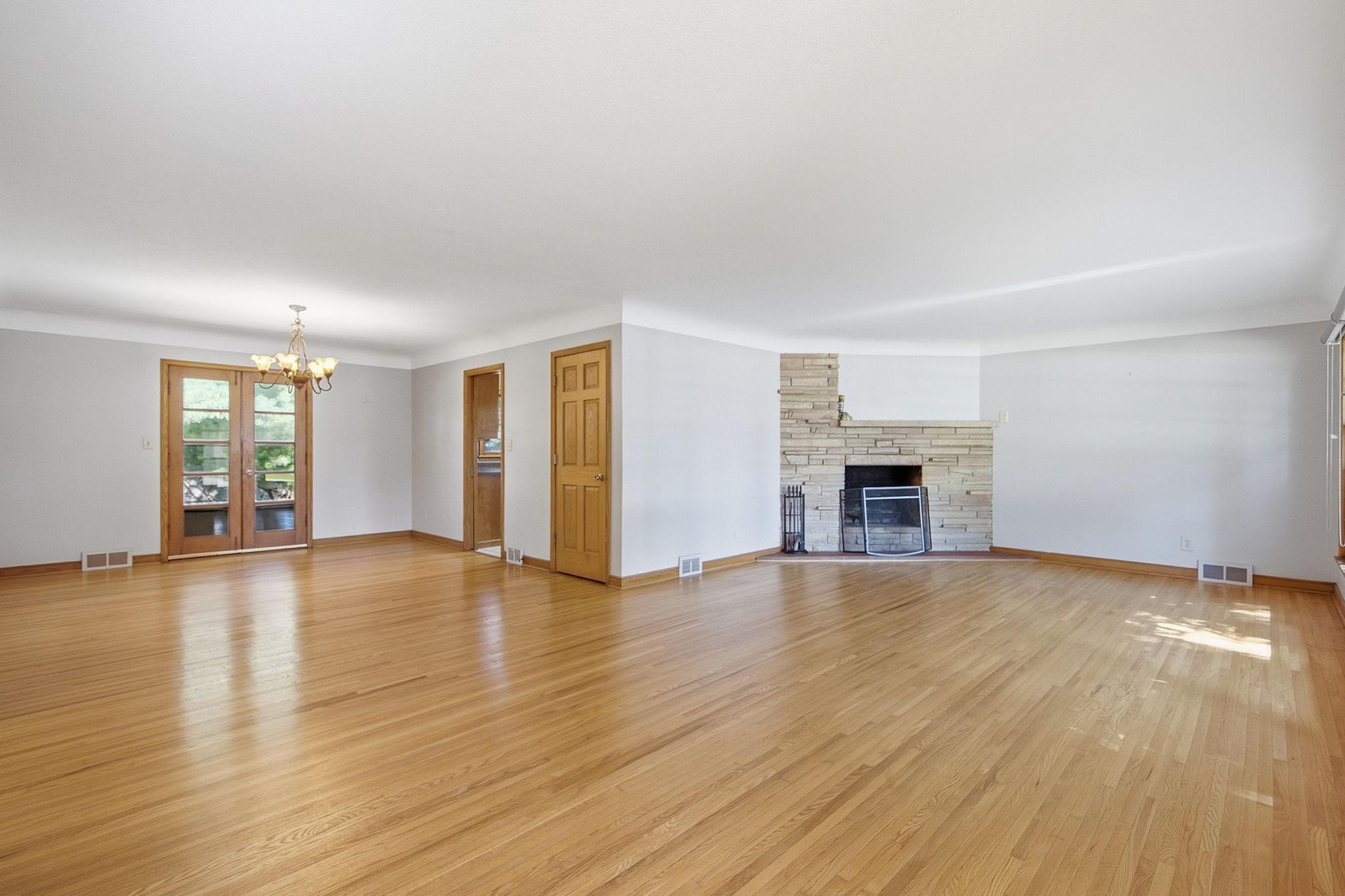 667 Wheelock Parkway W Property Photo 4