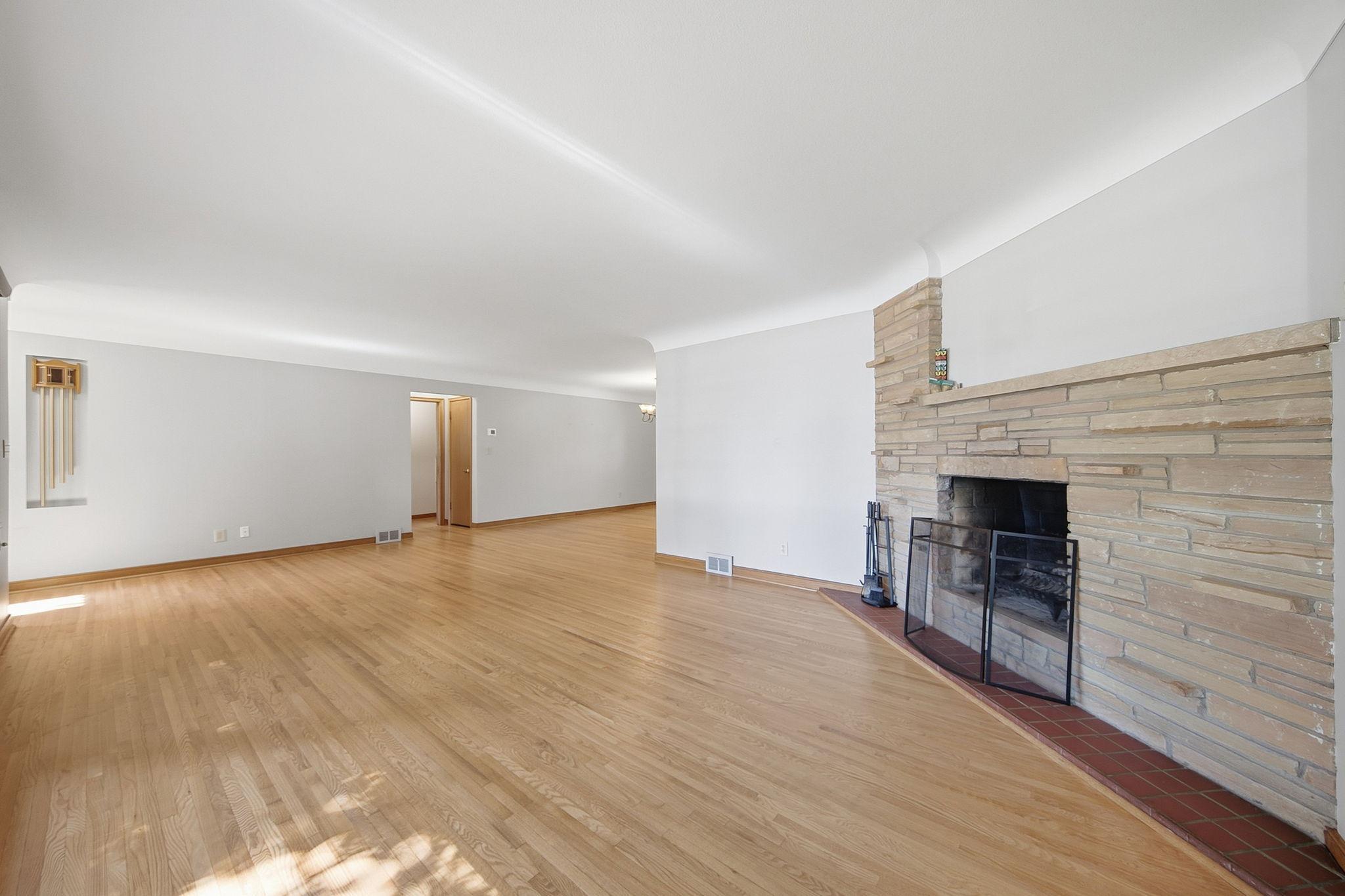 667 Wheelock Parkway W Property Photo 5