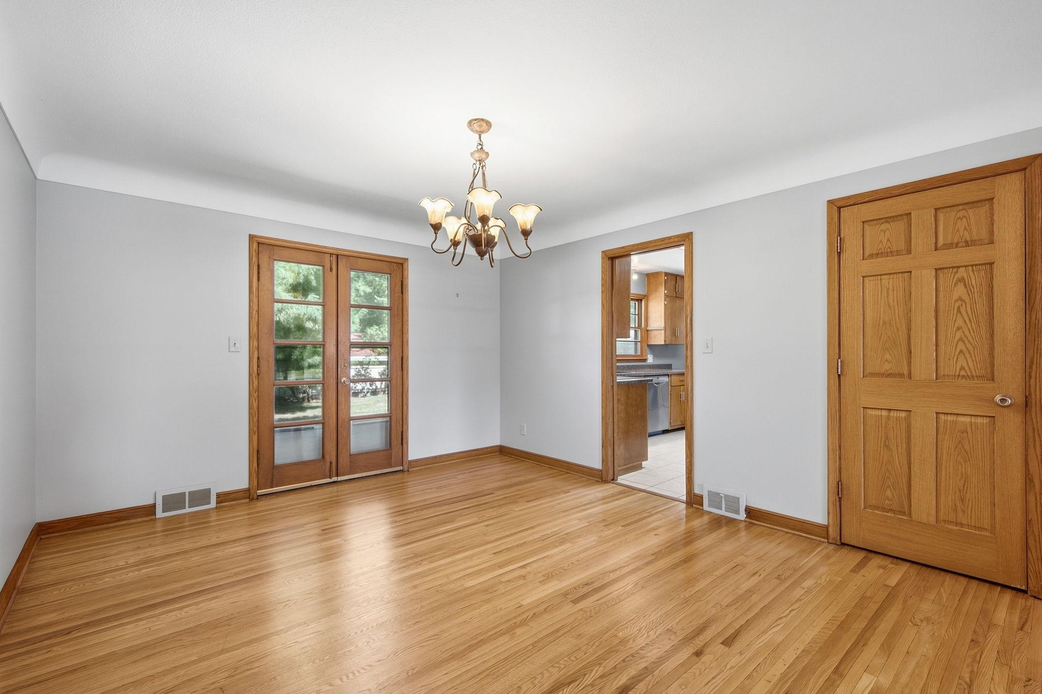 667 Wheelock Parkway W Property Photo 6