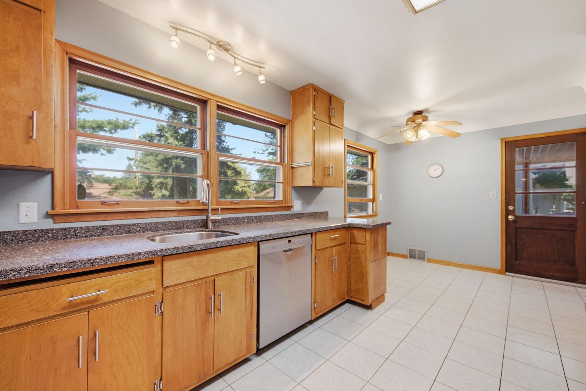 667 Wheelock Parkway W Property Photo 7