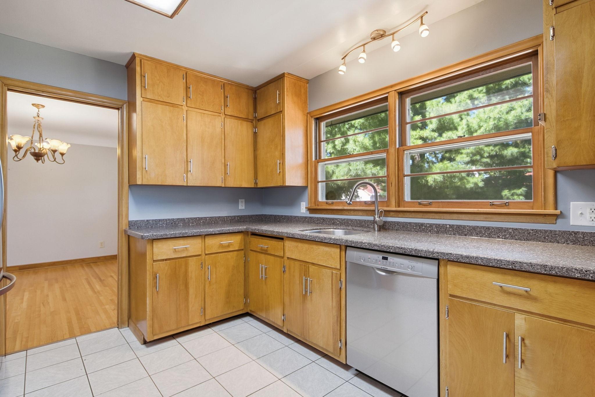 667 Wheelock Parkway W Property Photo 8
