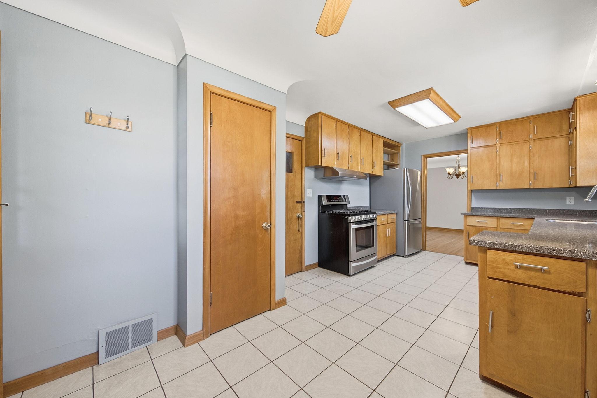 667 Wheelock Parkway W Property Photo 9