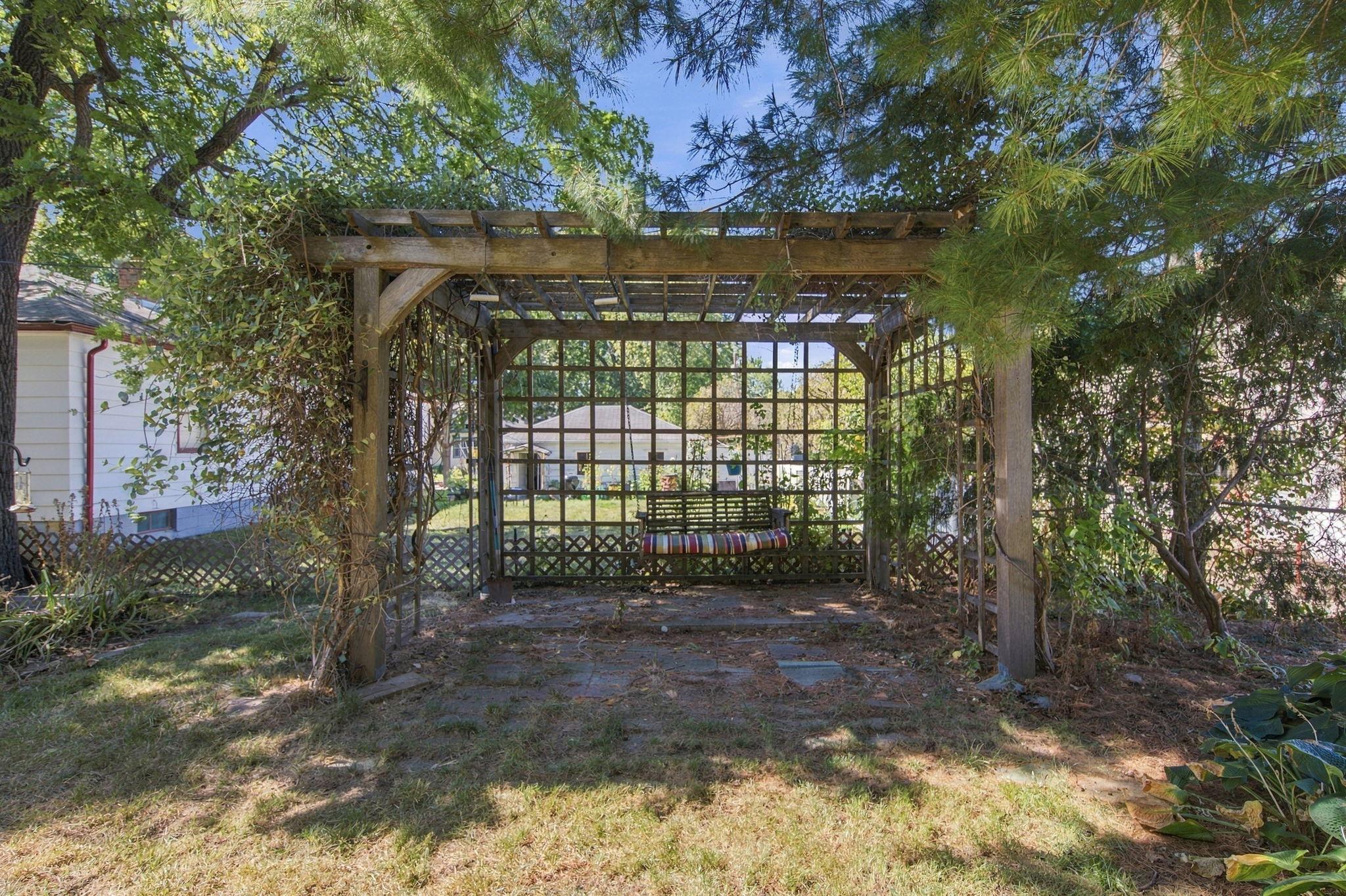 667 Wheelock Parkway W Property Photo 32