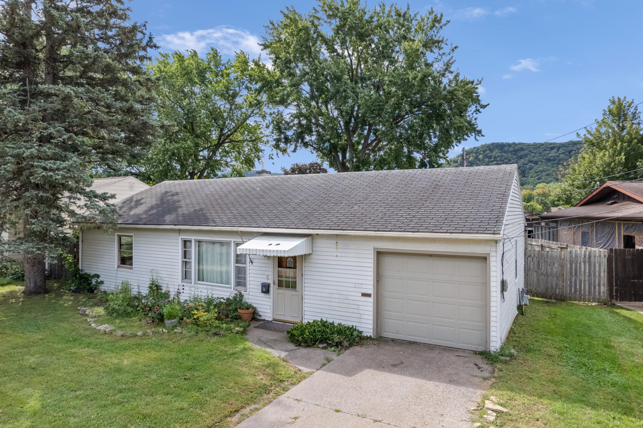687 W Belleview Street Property Photo 1