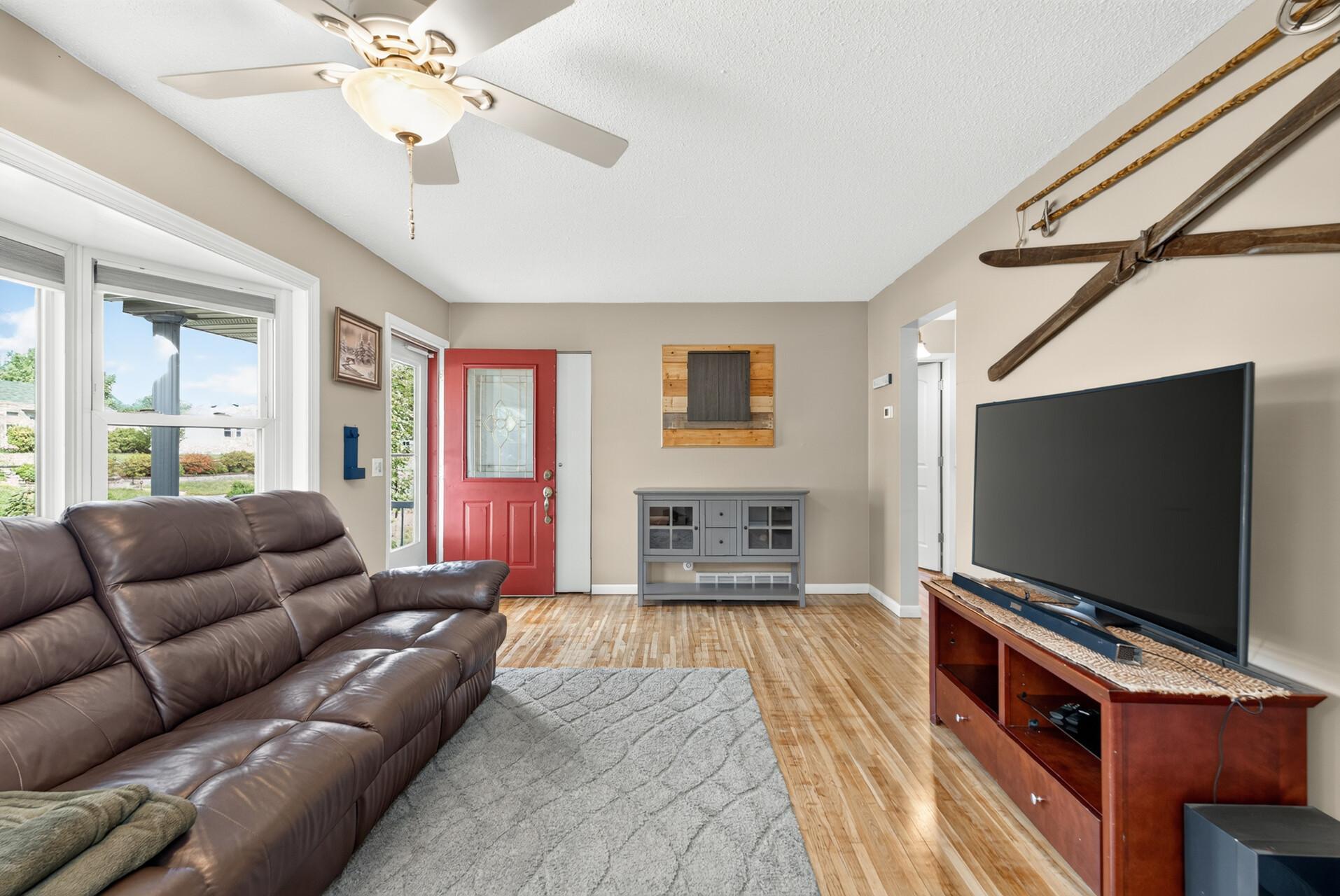 4651 3rd Street Ne Property Photo 3