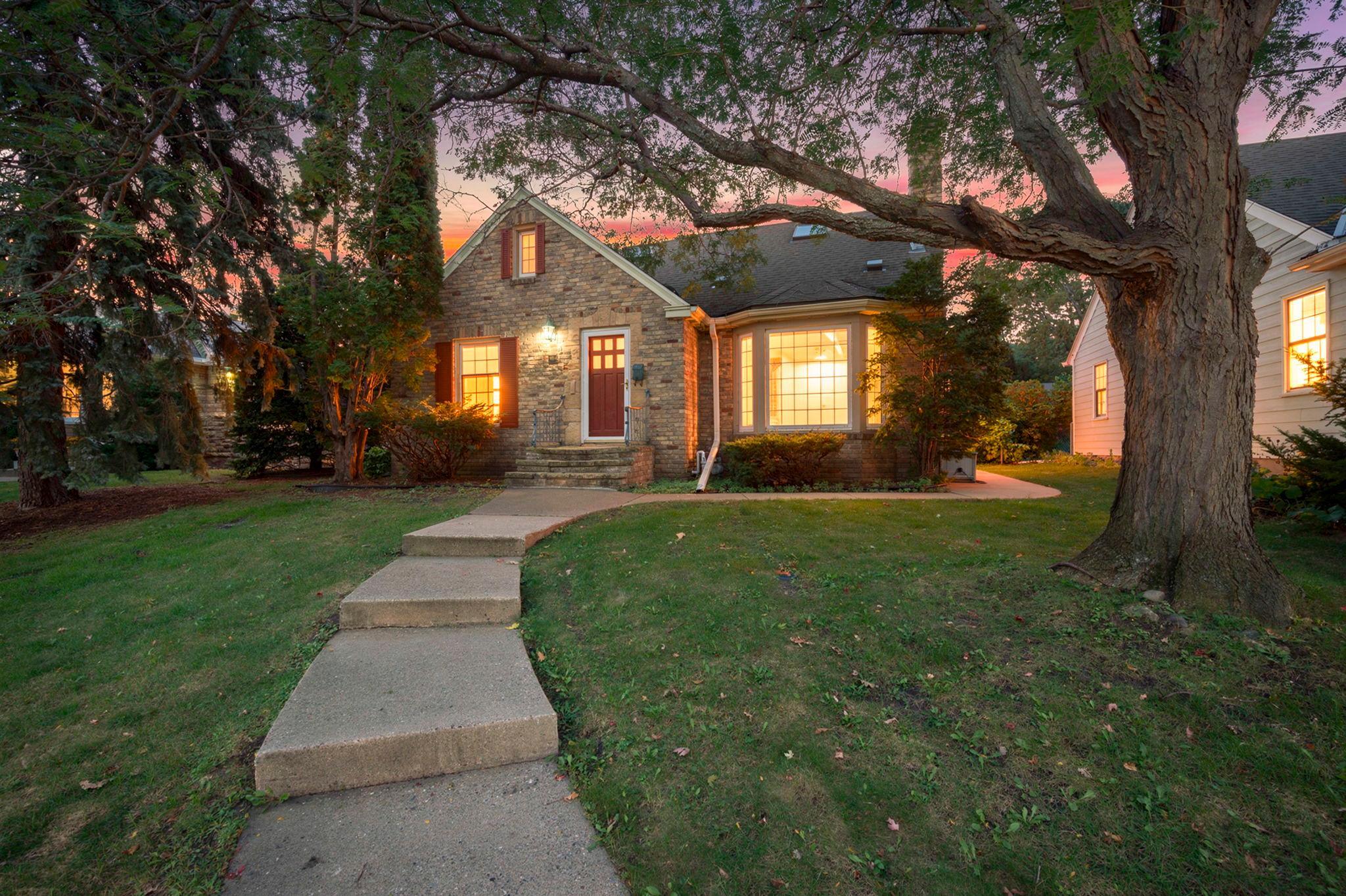 680 Mount Curve Boulevard Property Photo 1
