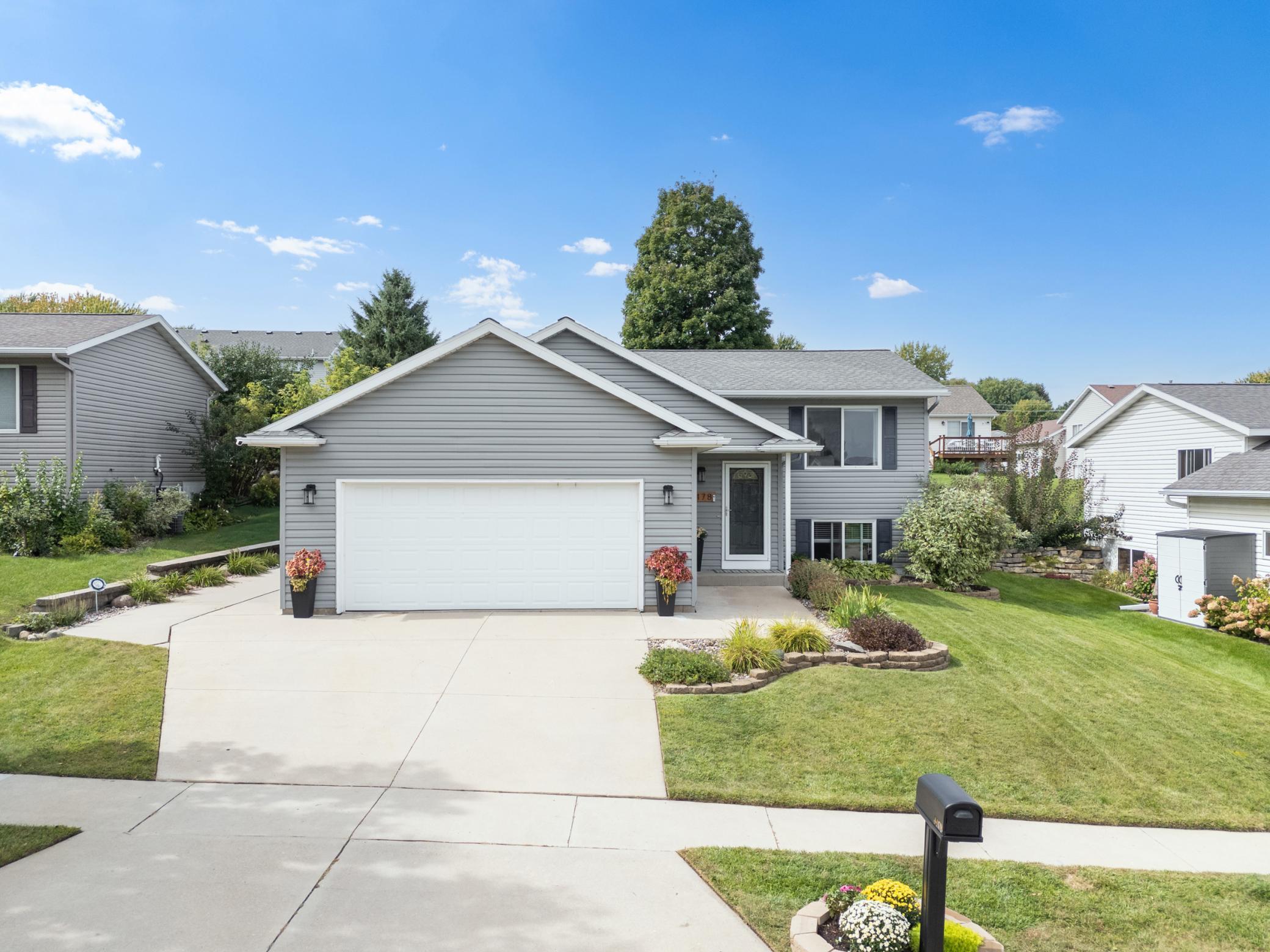 4478 Manor Drive Nw Property Photo 1