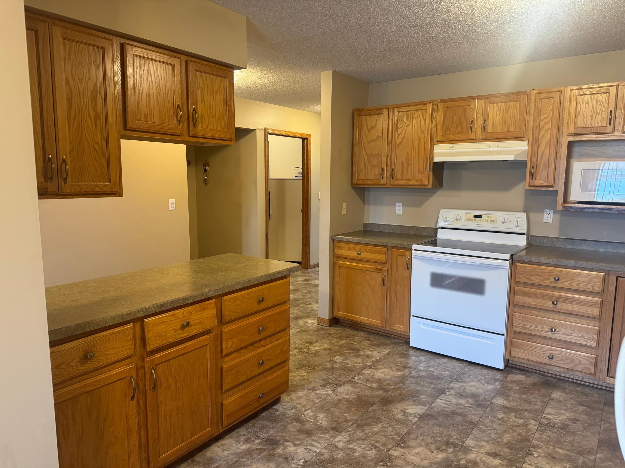 3113 Maple Leaf Court Nw Property Photo 6