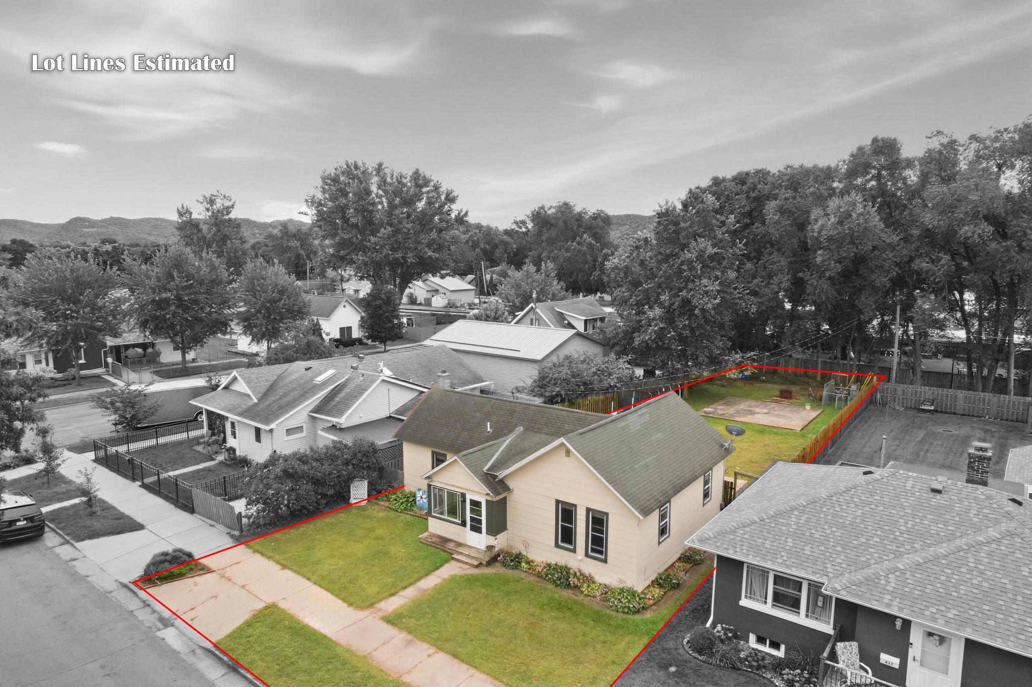623 E Howard Street Property Photo 3