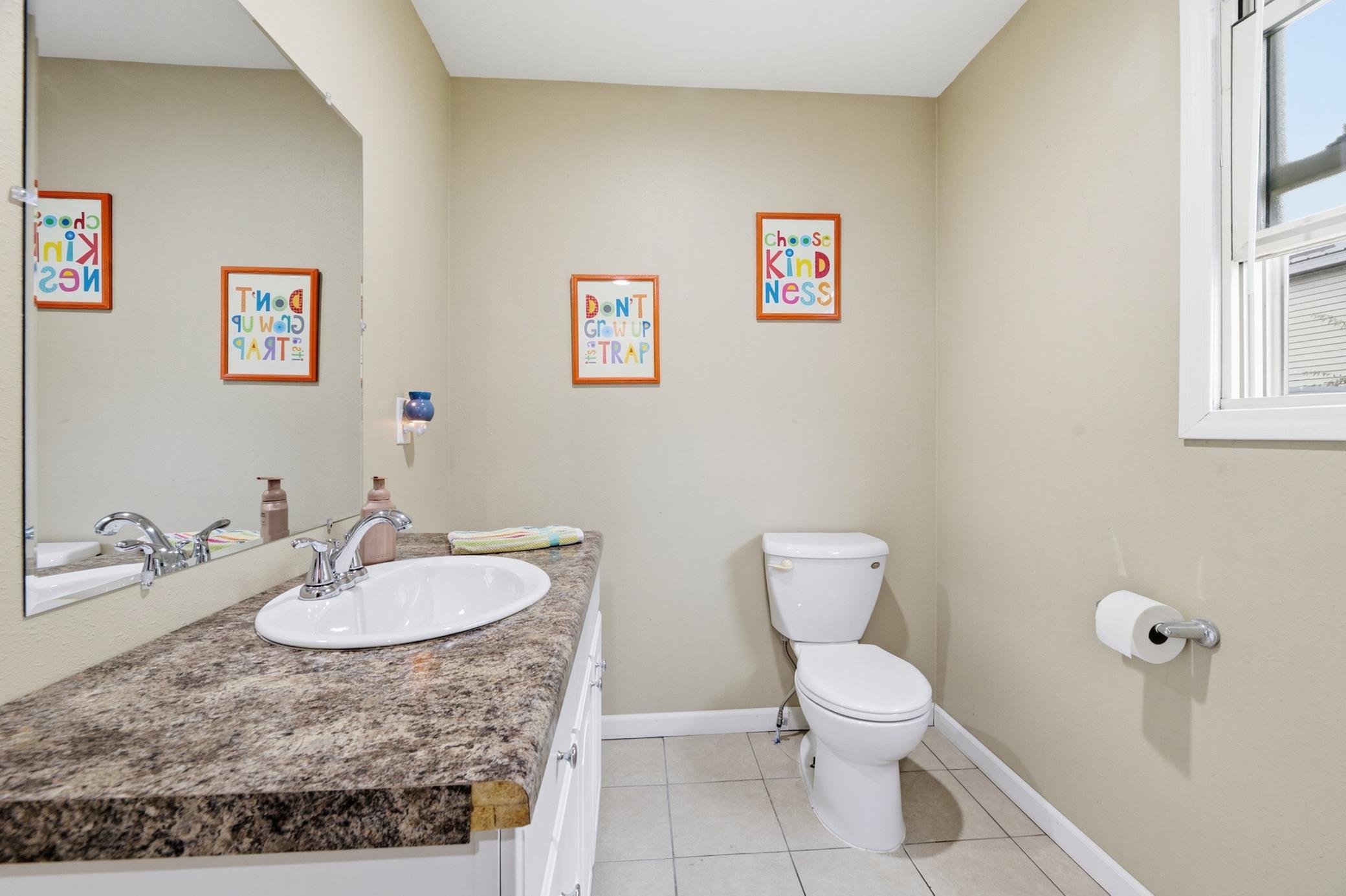 623 E Howard Street Property Photo 9