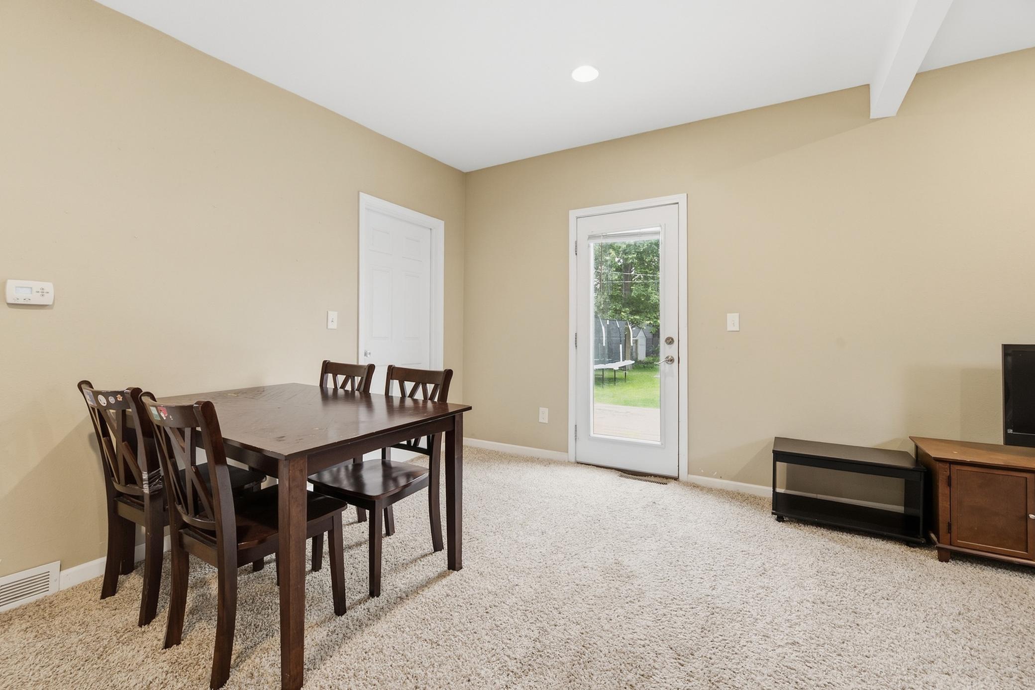 623 E Howard Street Property Photo 12
