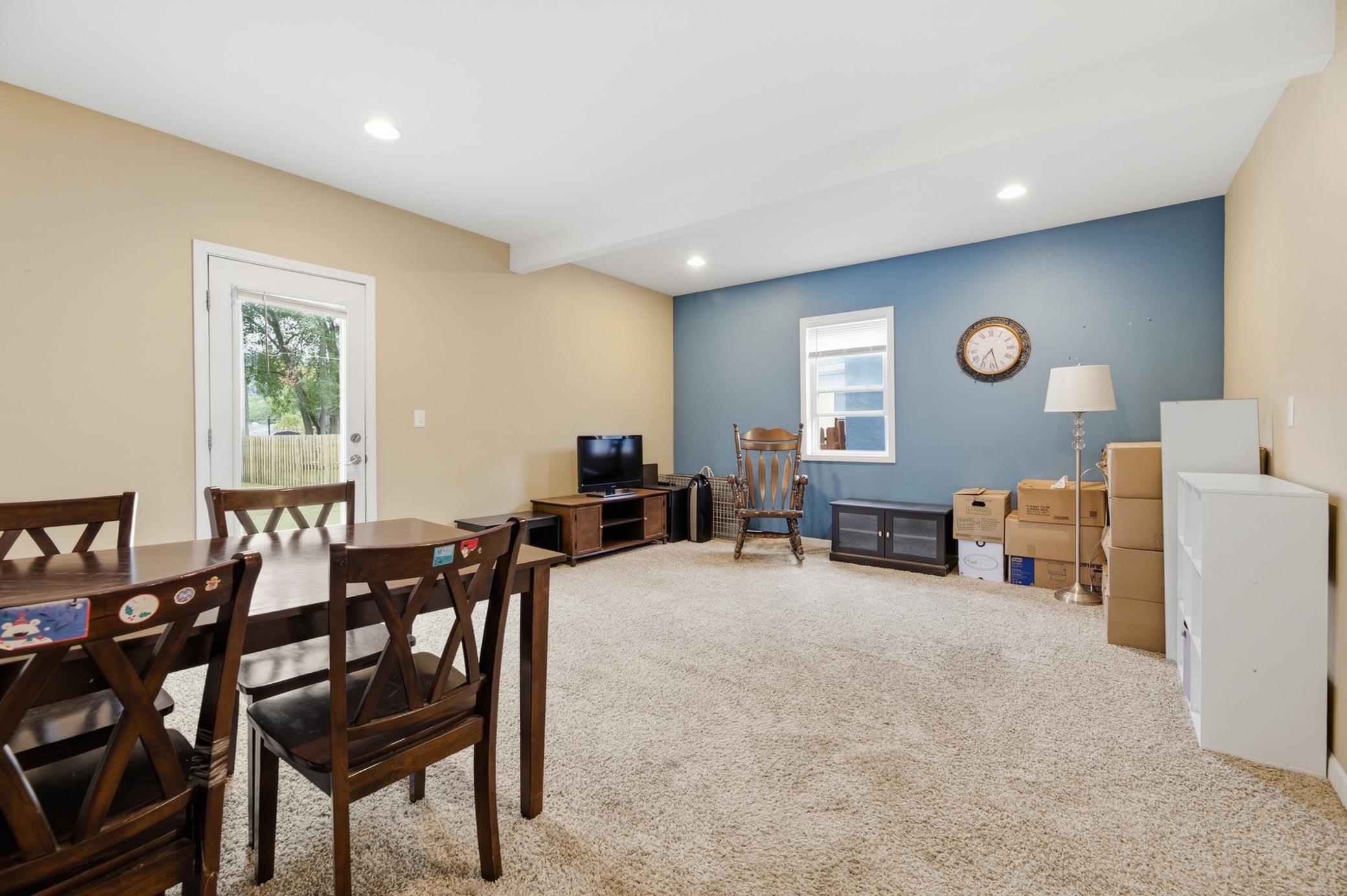 623 E Howard Street Property Photo 13