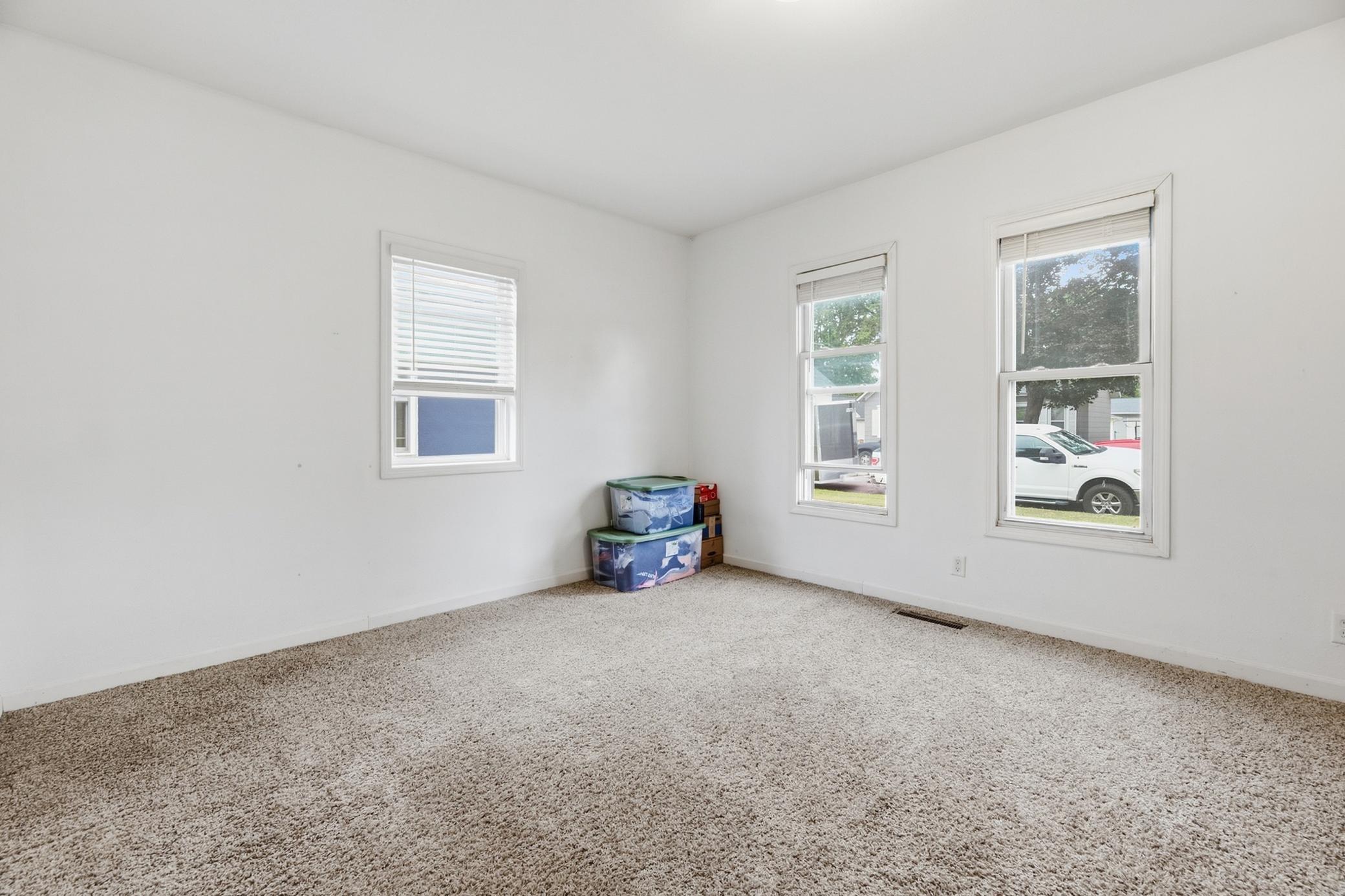 623 E Howard Street Property Photo 14
