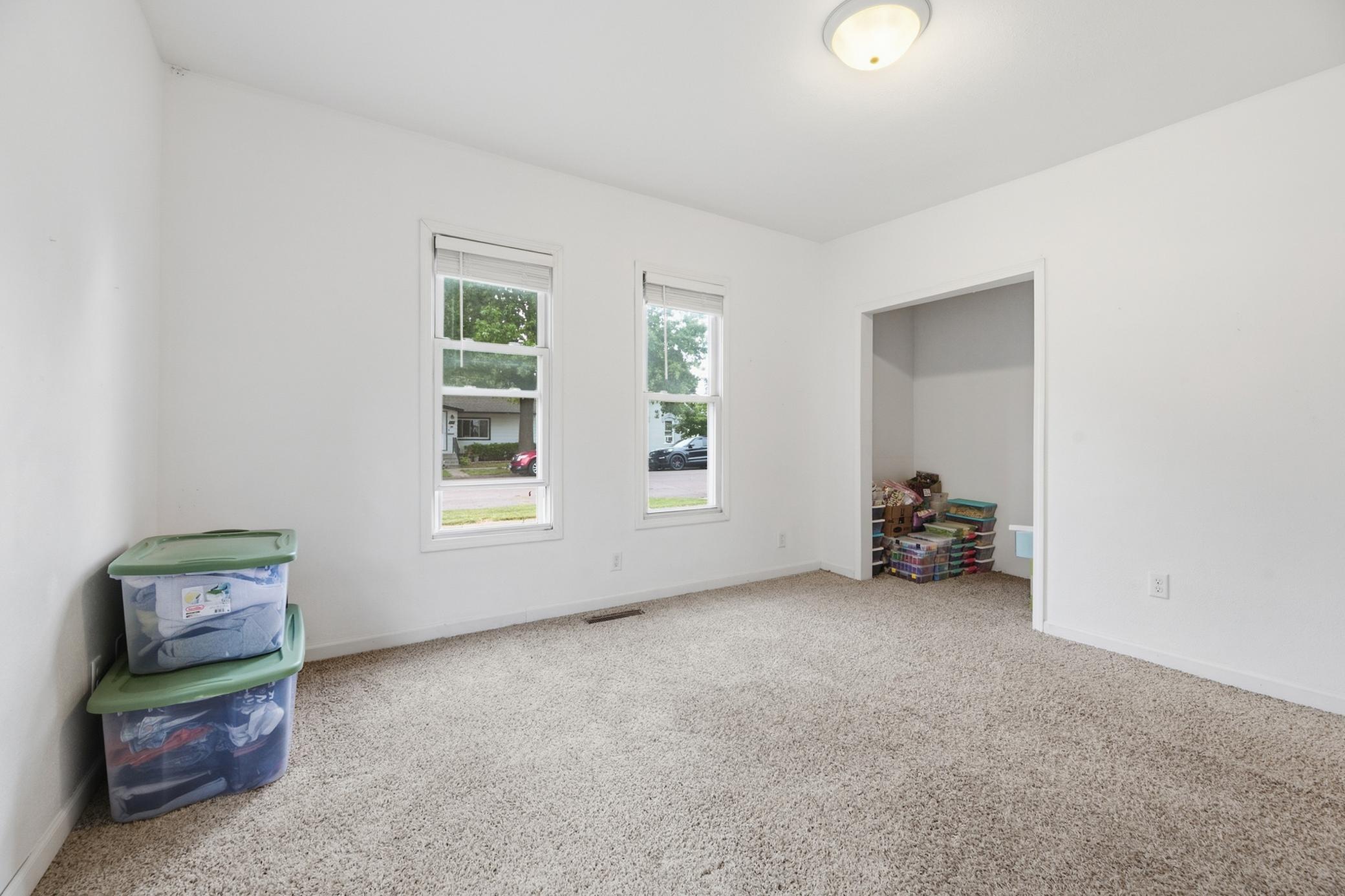 623 E Howard Street Property Photo 15