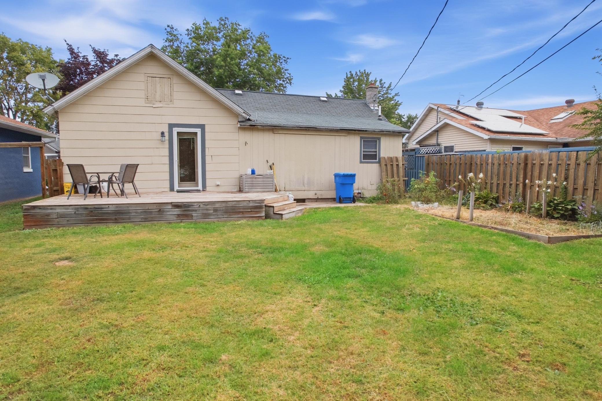 623 E Howard Street Property Photo 18