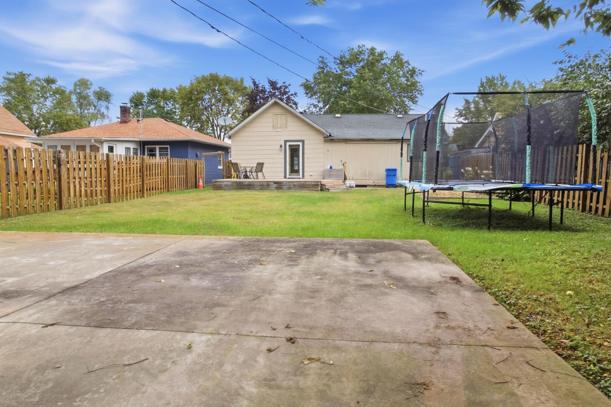 623 E Howard Street Property Photo 21