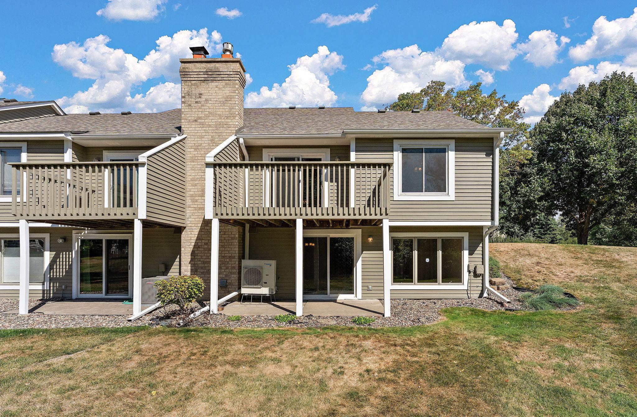 978 Winterberry Drive Property Photo 4