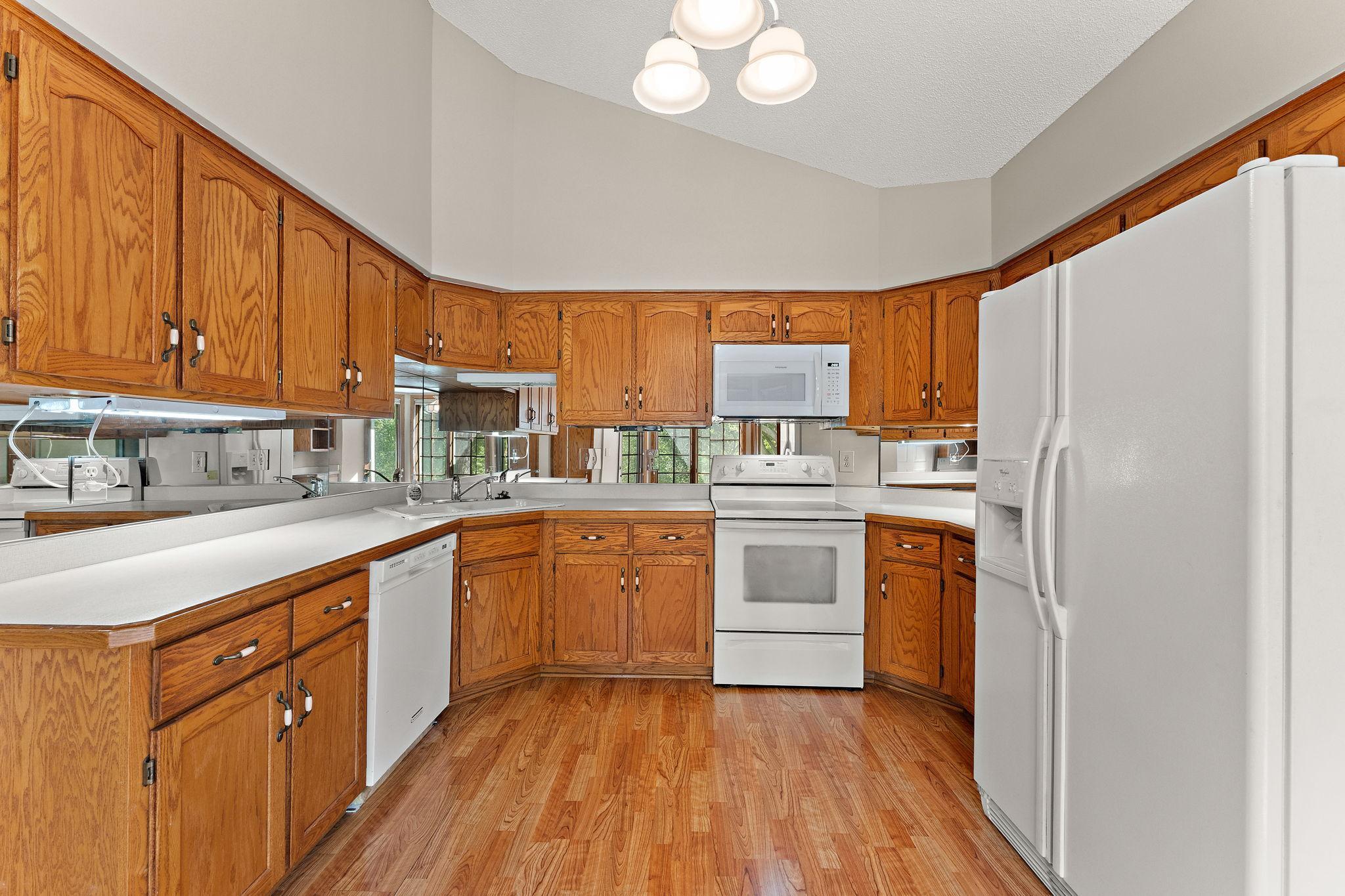978 Winterberry Drive Property Photo 17