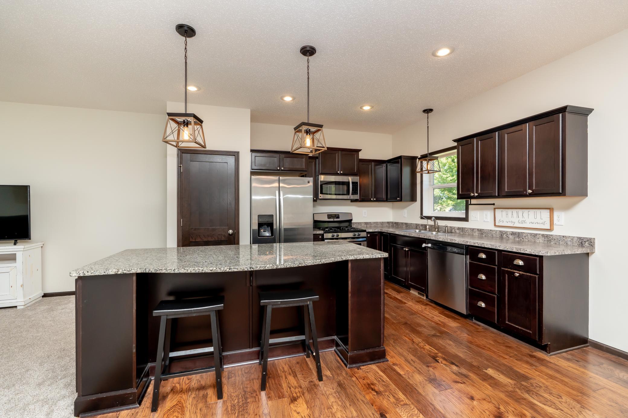 916 Forest Edge Drive Property Photo 4