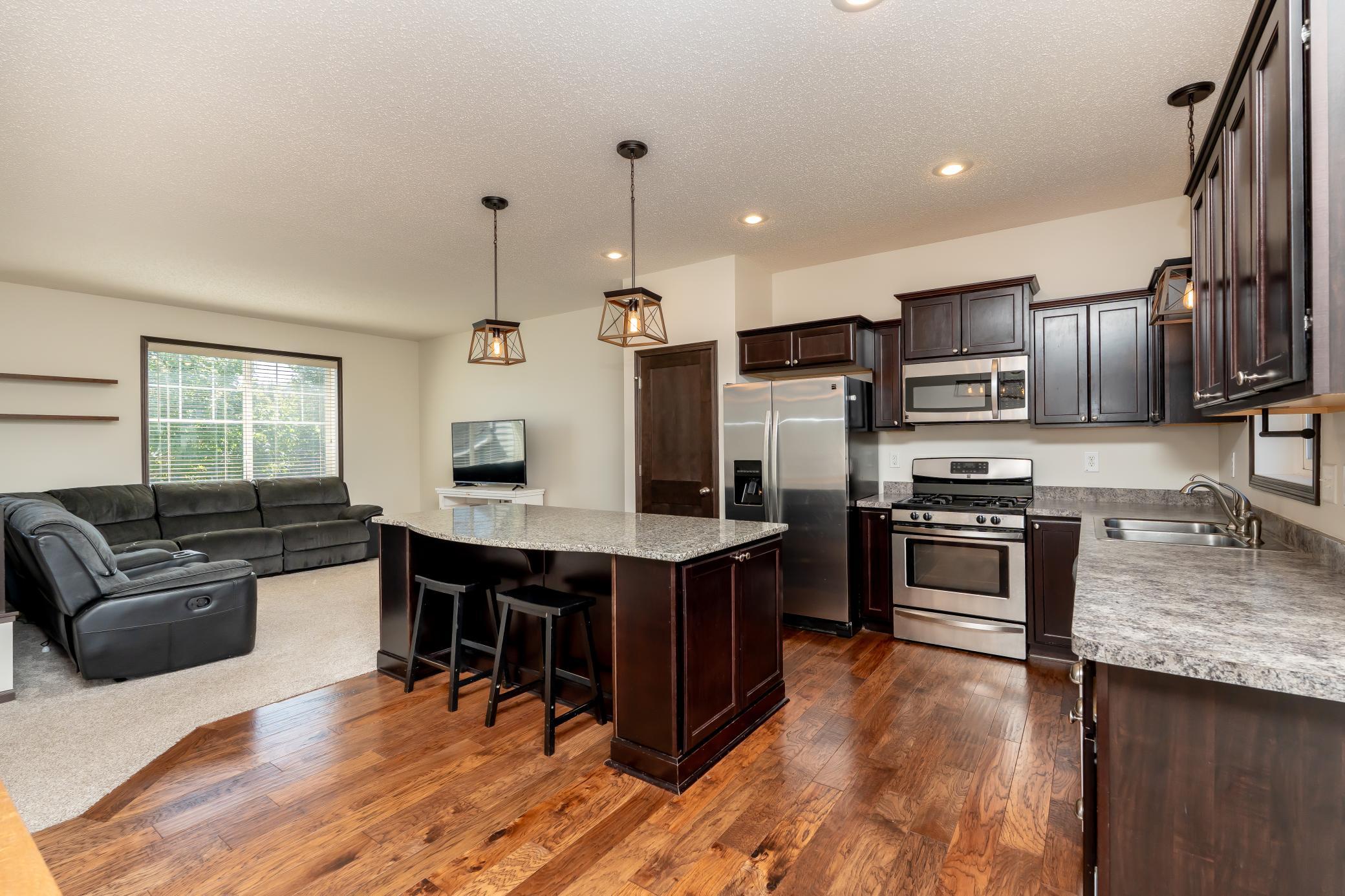 916 Forest Edge Drive Property Photo 8