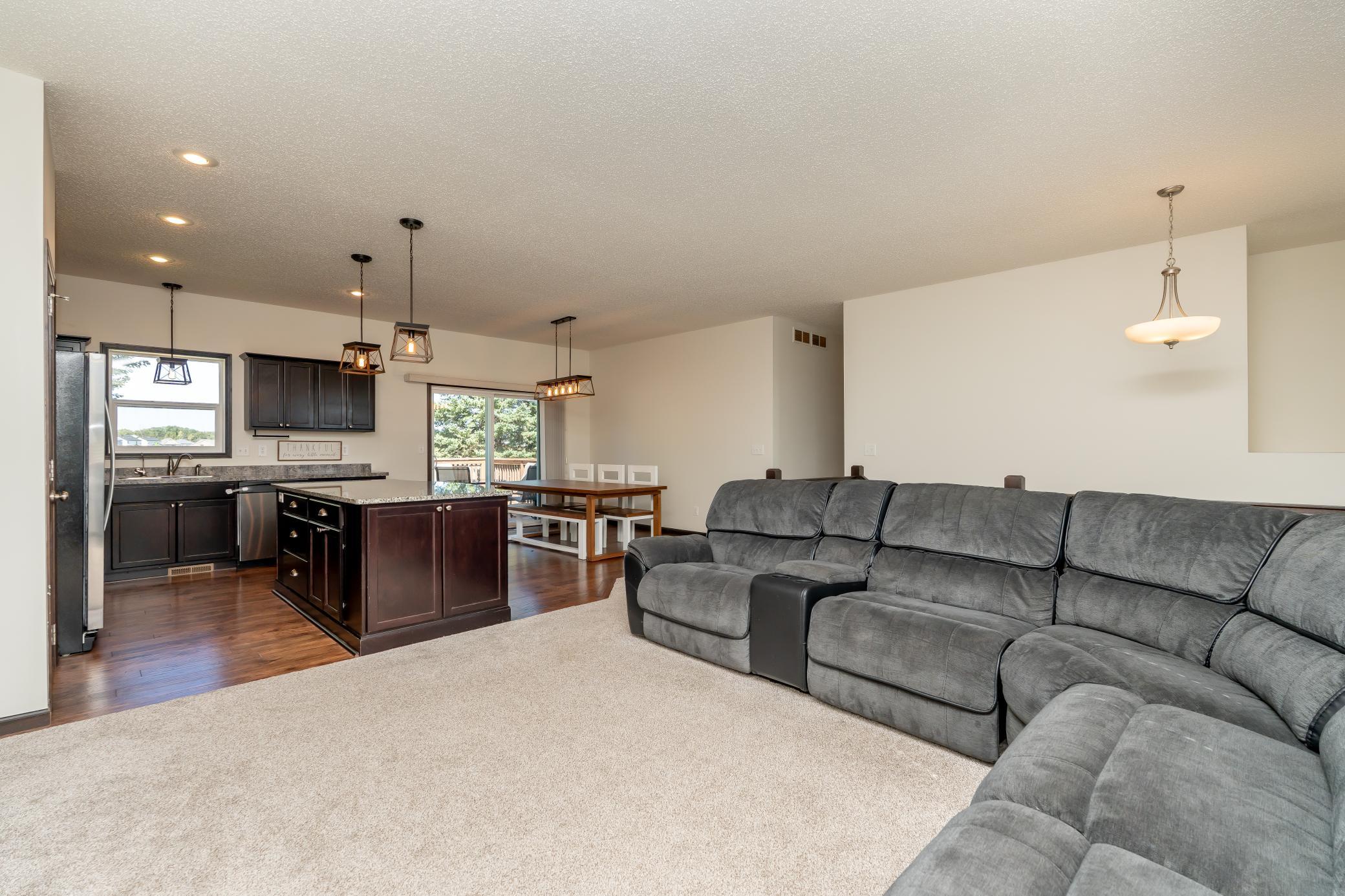 916 Forest Edge Drive Property Photo 9