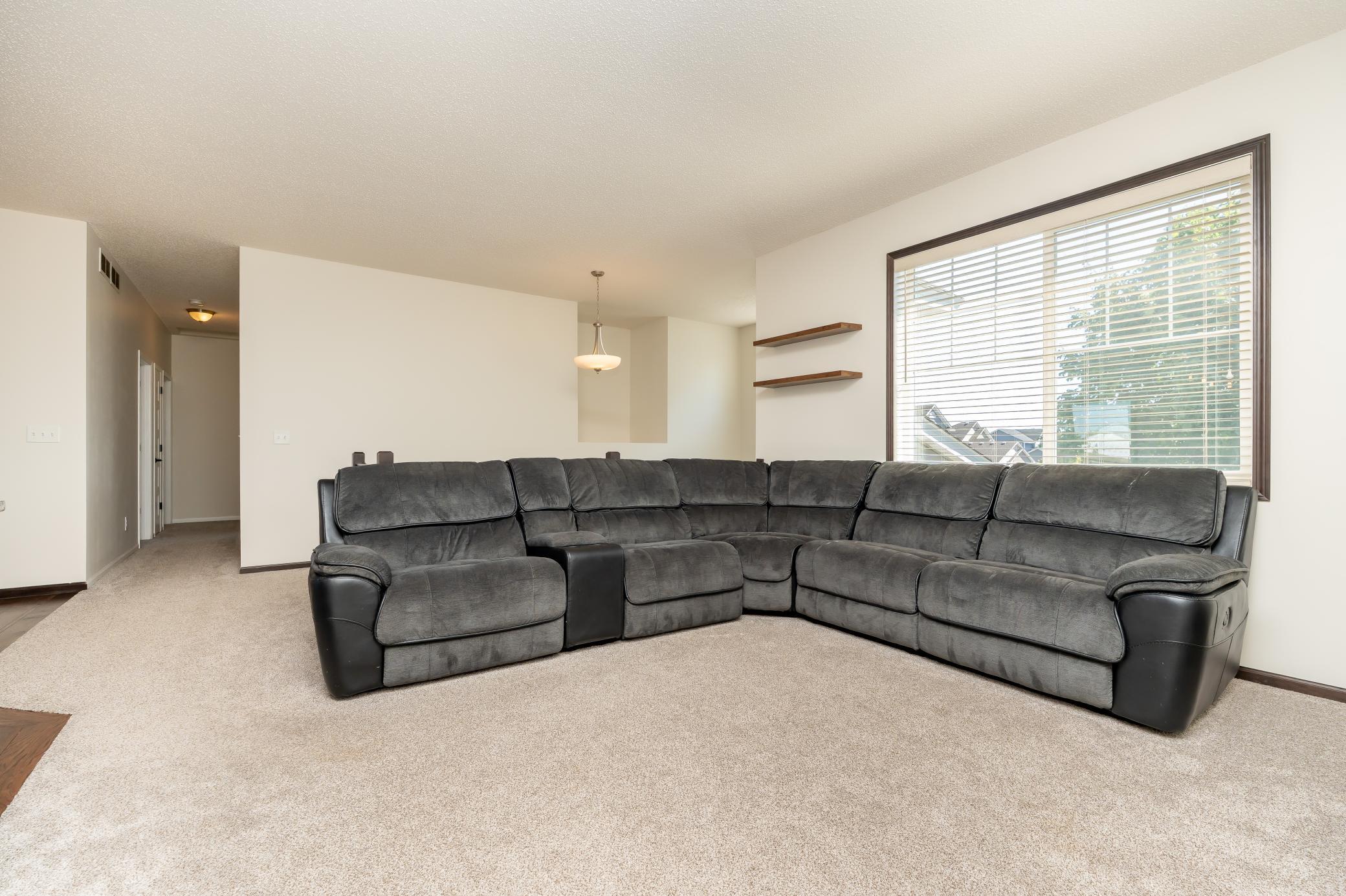916 Forest Edge Drive Property Photo 10