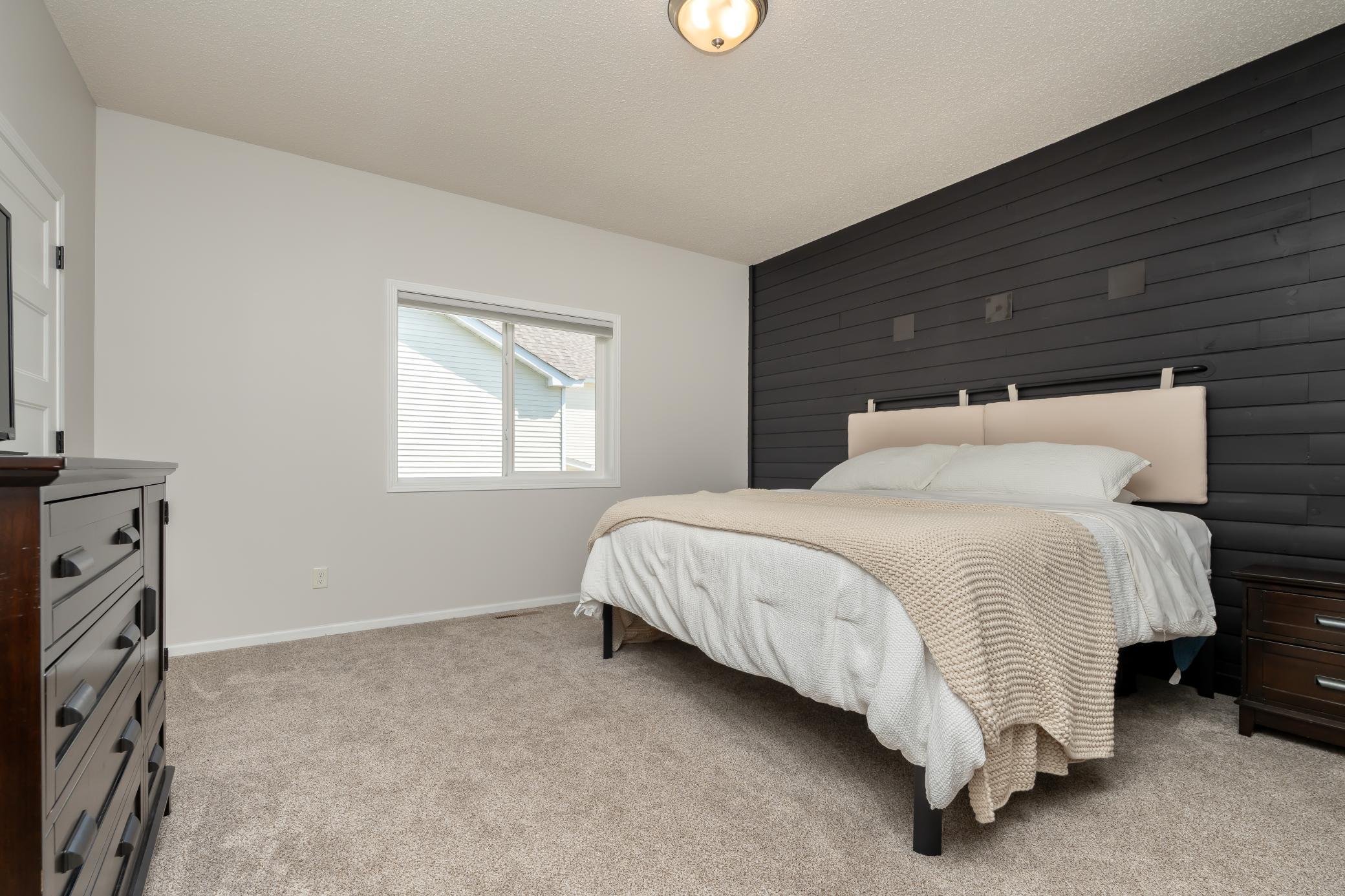 916 Forest Edge Drive Property Photo 13