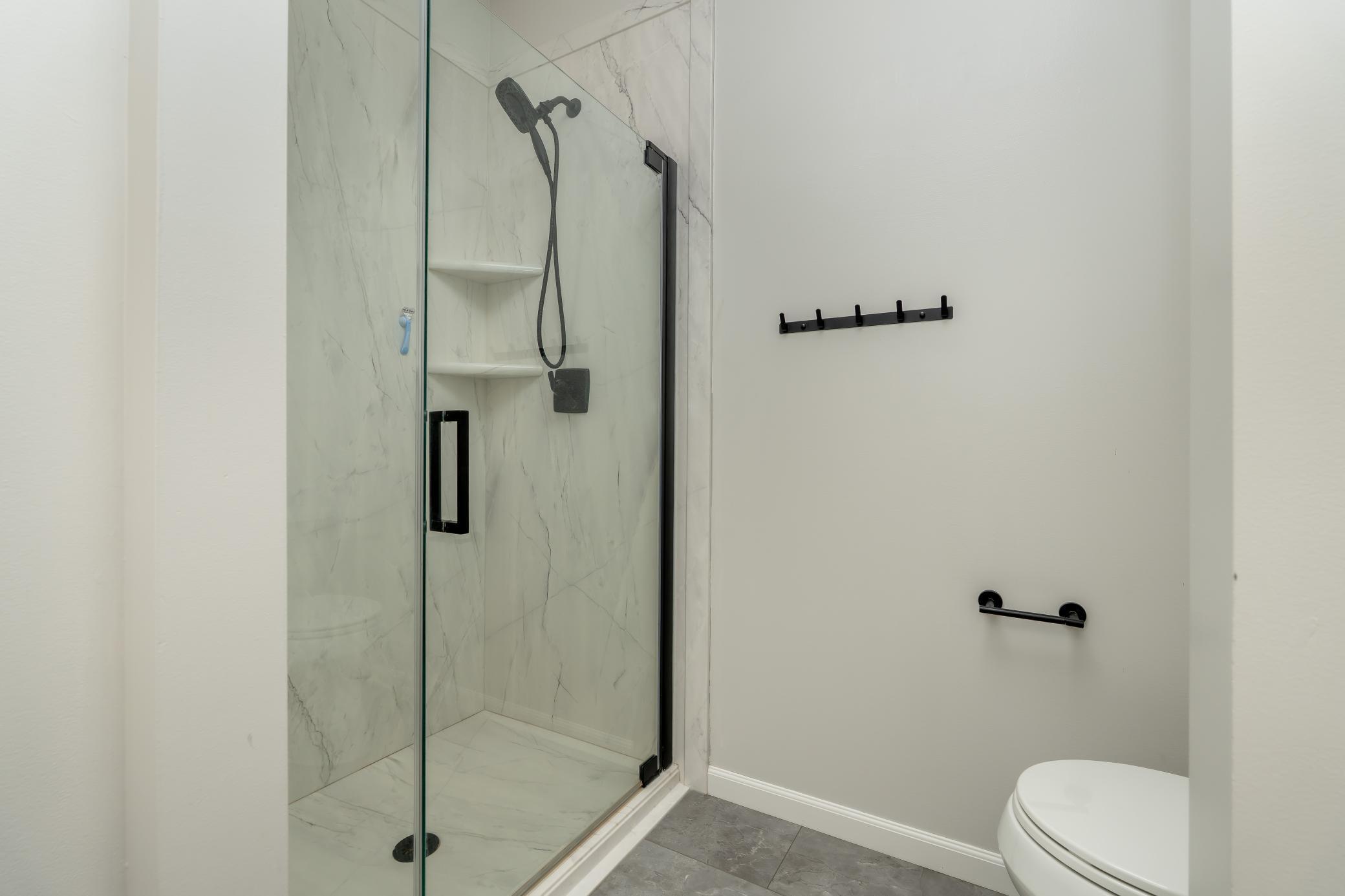 916 Forest Edge Drive Property Photo 14