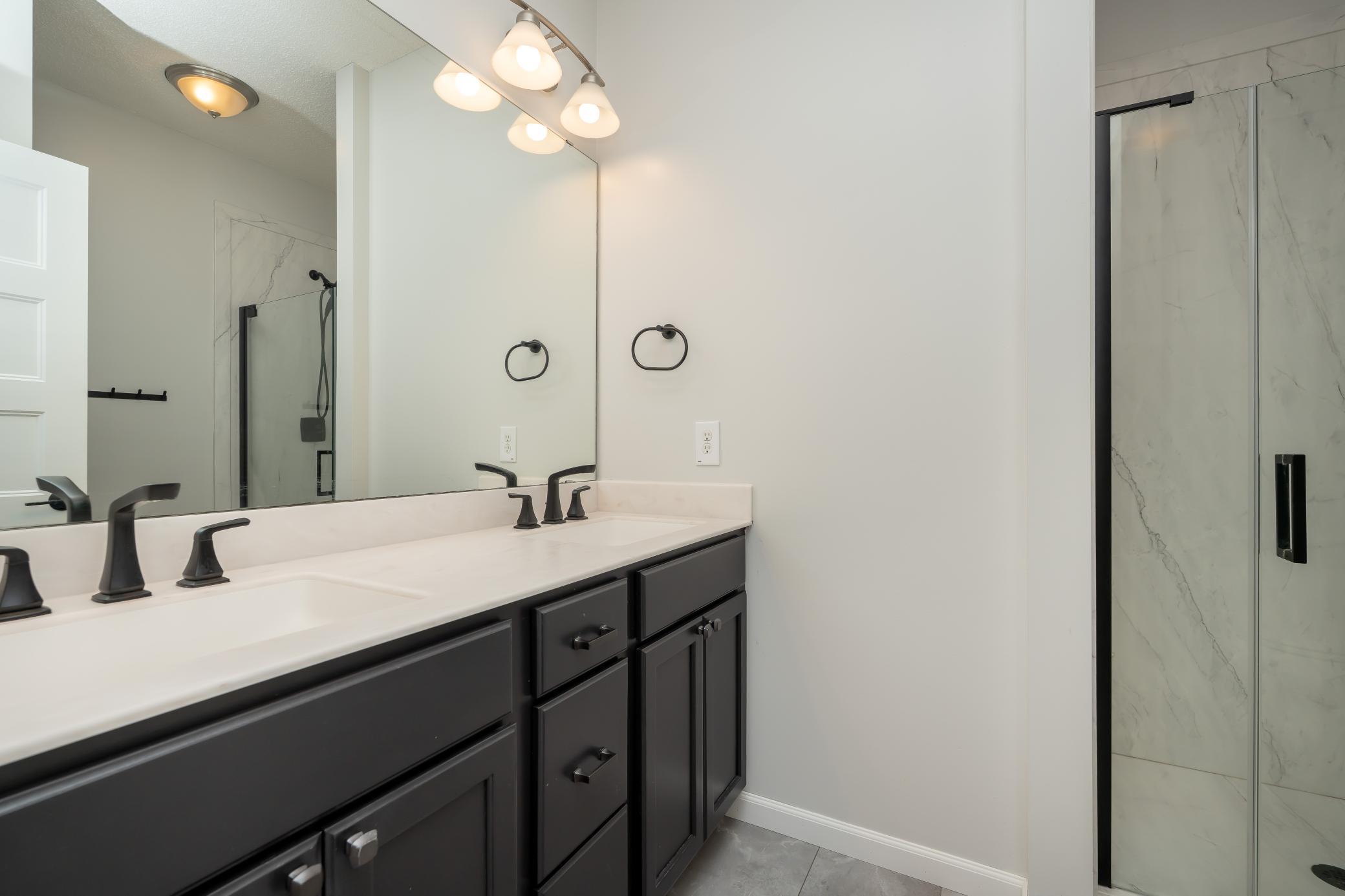 916 Forest Edge Drive Property Photo 15