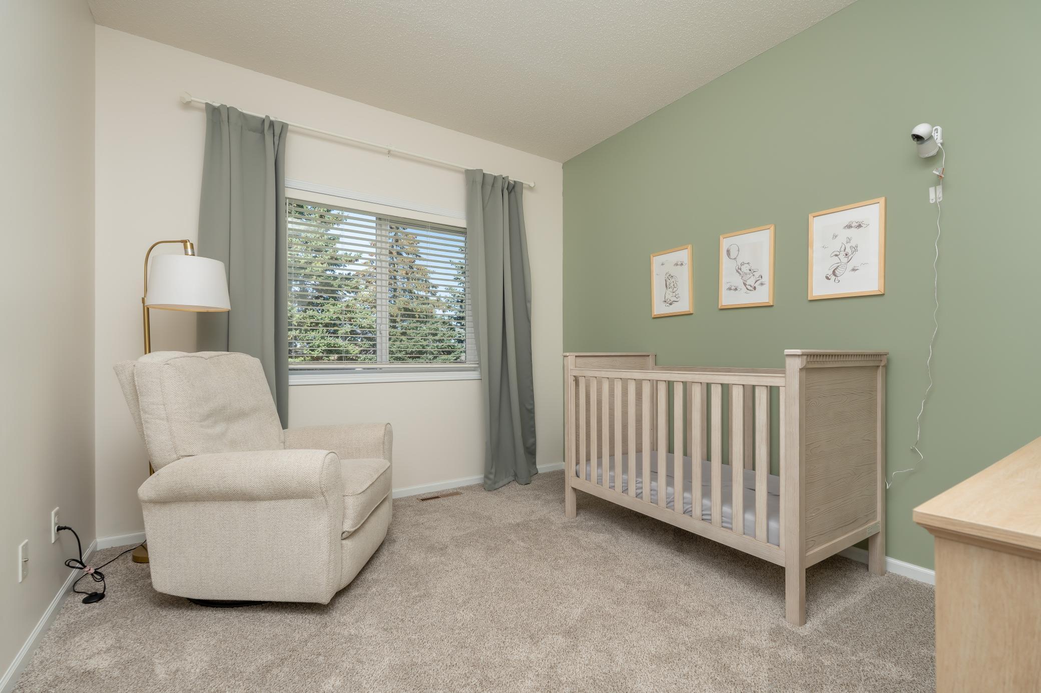 916 Forest Edge Drive Property Photo 16