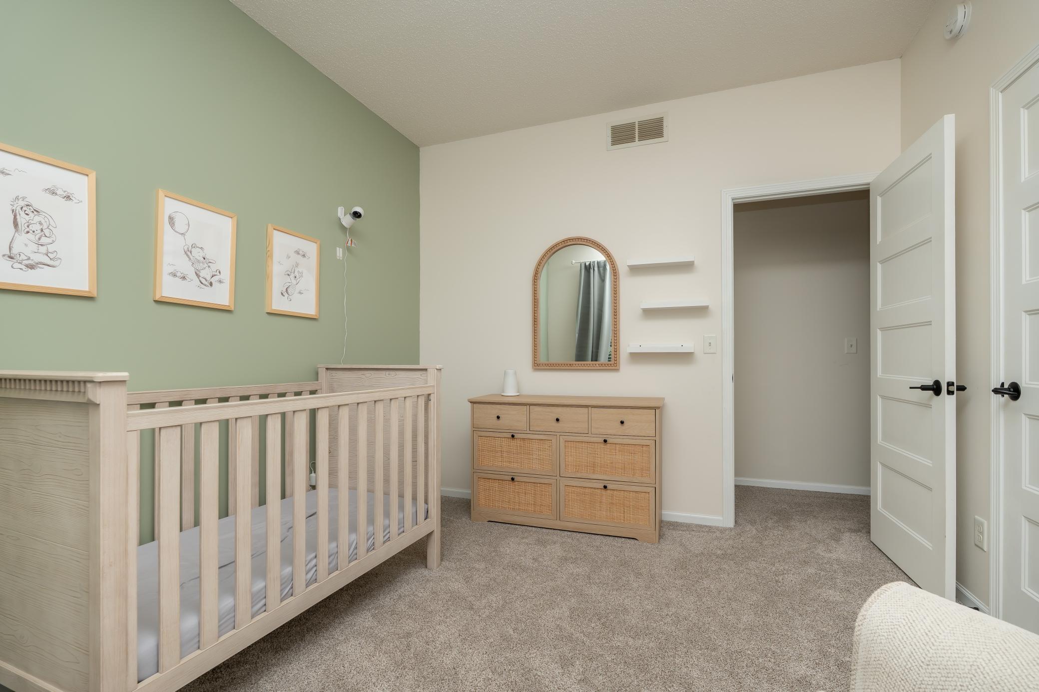 916 Forest Edge Drive Property Photo 17
