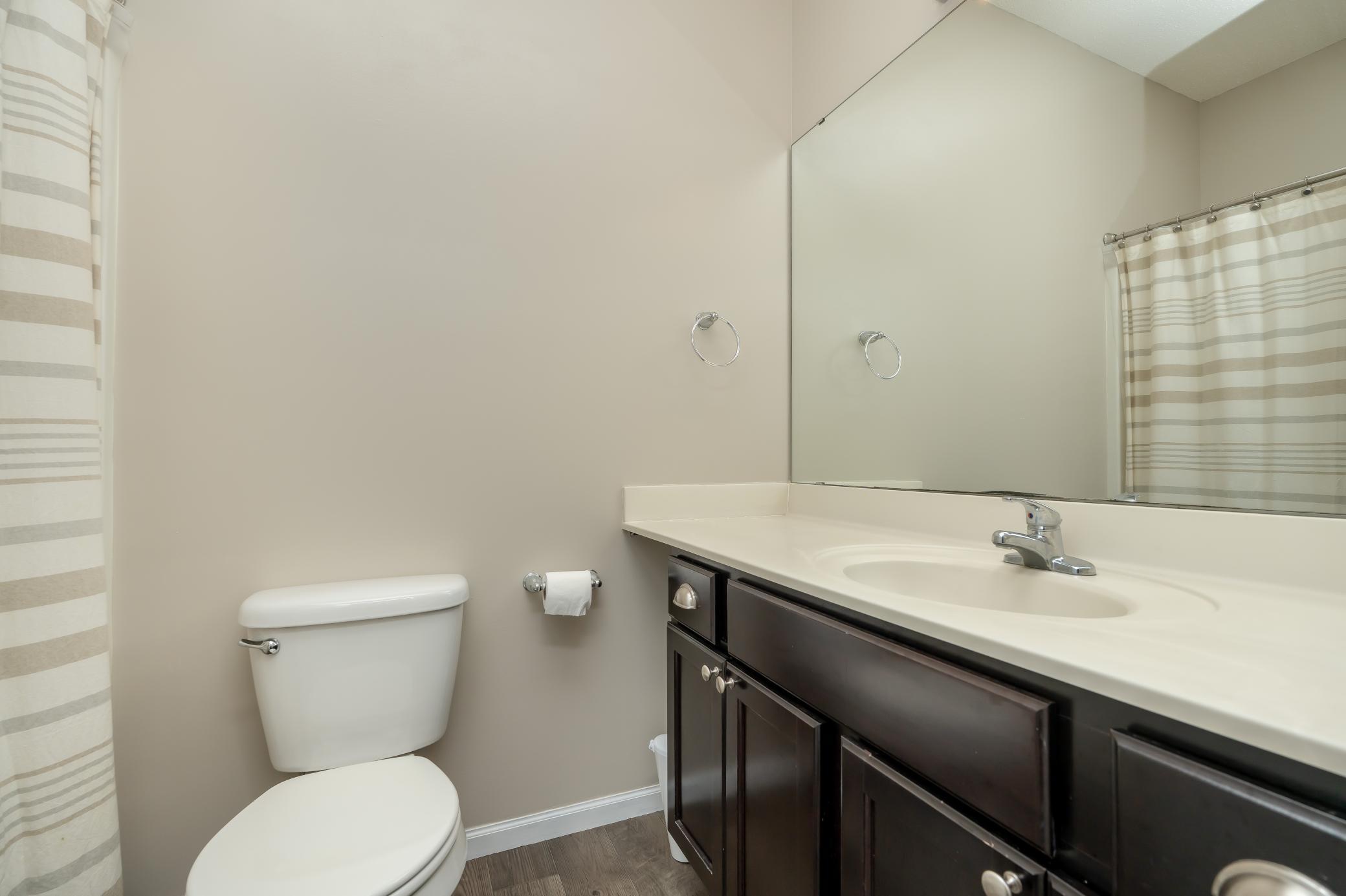 916 Forest Edge Drive Property Photo 20